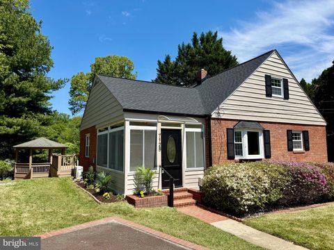 Photo of 7128 Parkview Avenue, FALLS CHURCH, VA 22042 (MLS # VAFX2306886)
