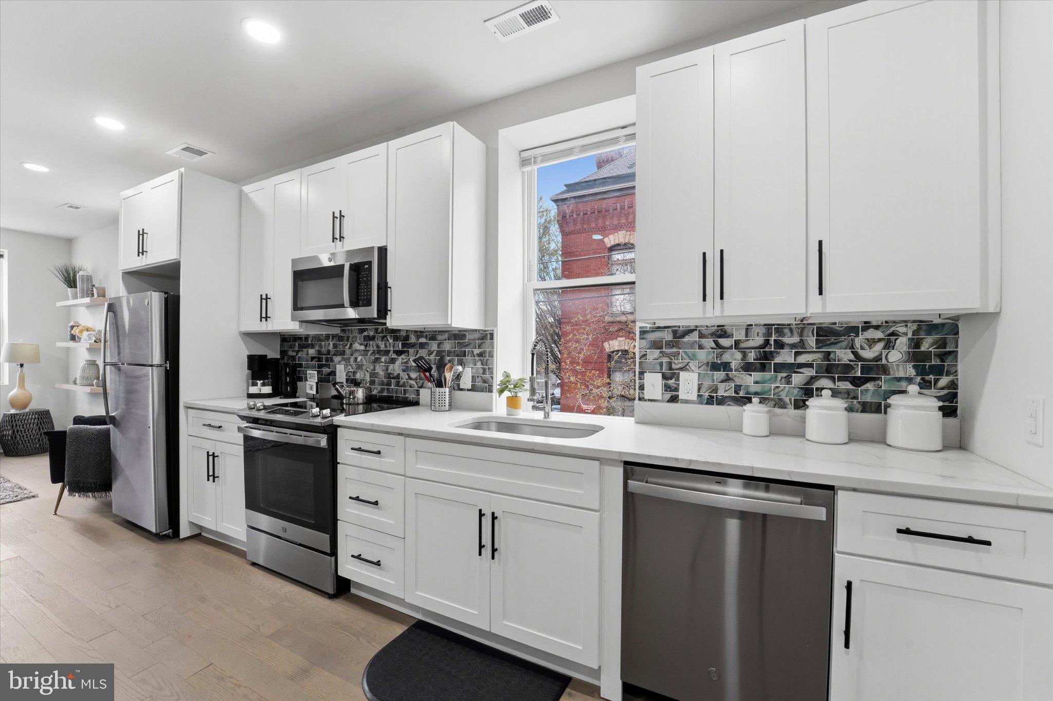 POINT BREEZE - Residential Income