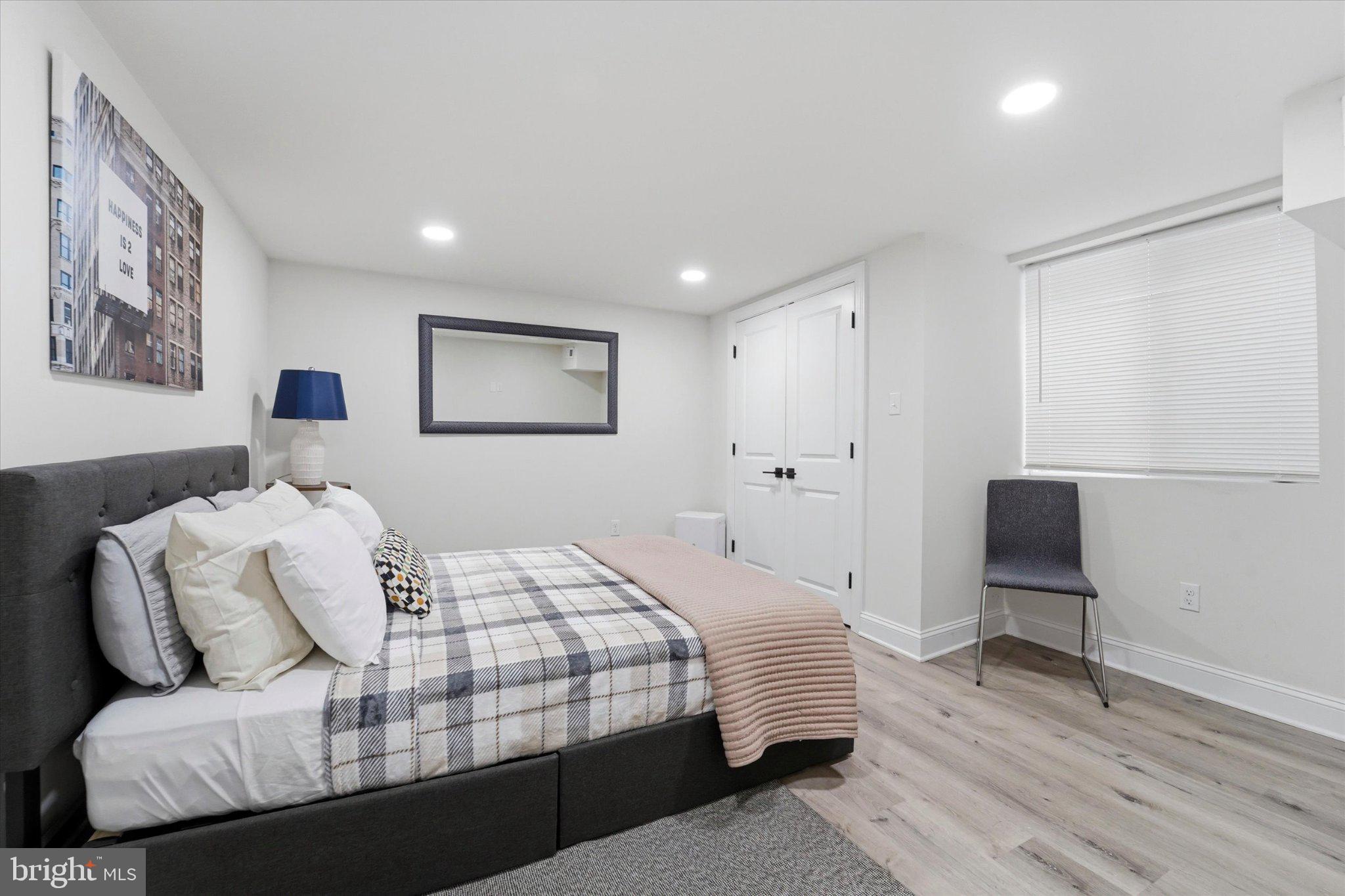 POINT BREEZE - Residential Income