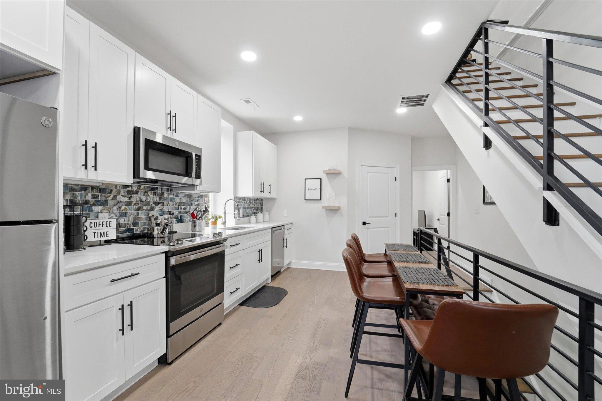 POINT BREEZE - Residential Income