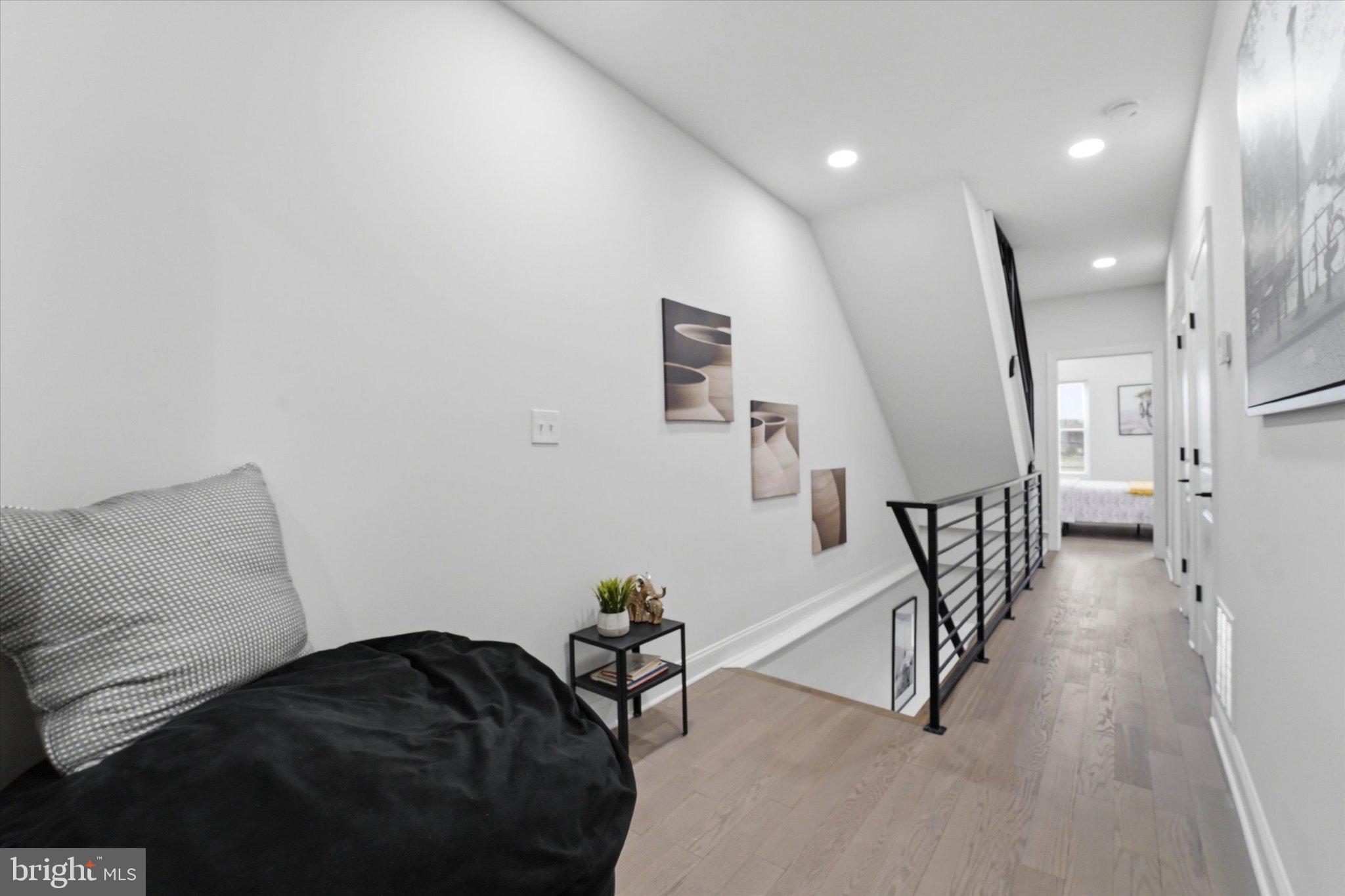 POINT BREEZE - Residential Income