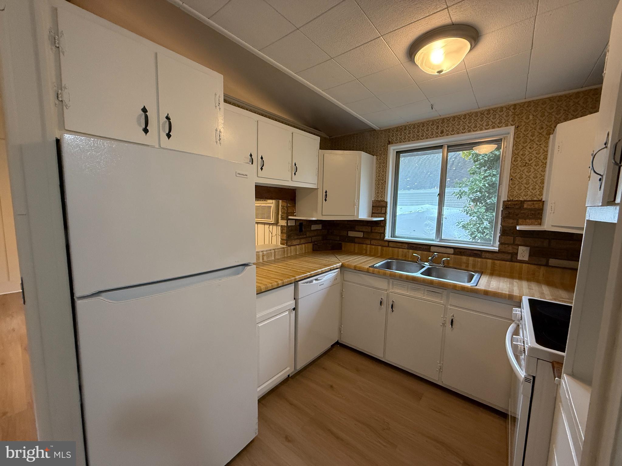 LAKE OF THE WOODS - Residential Lease