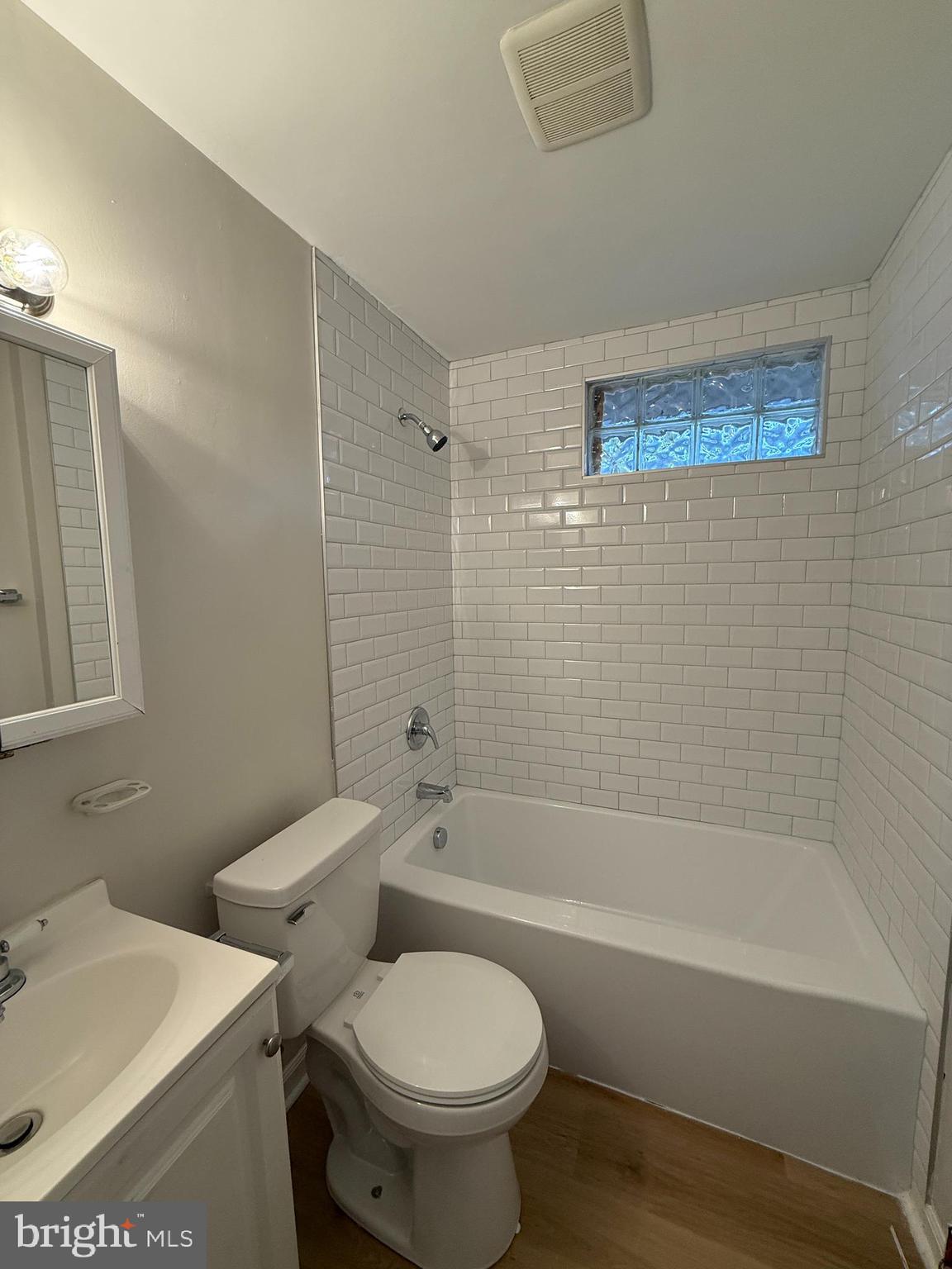 LAKE OF THE WOODS - Residential Lease