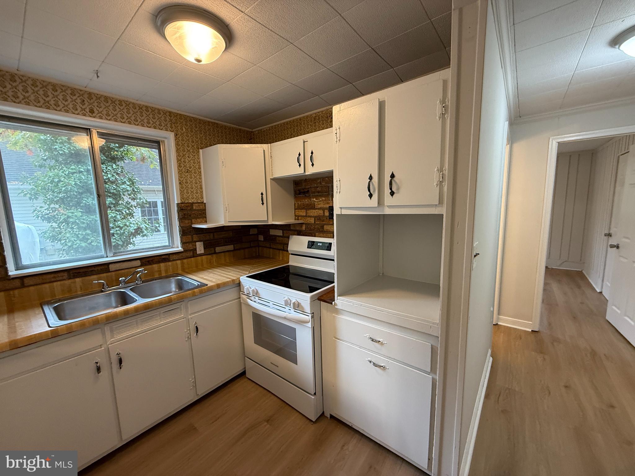 LAKE OF THE WOODS - Residential Lease