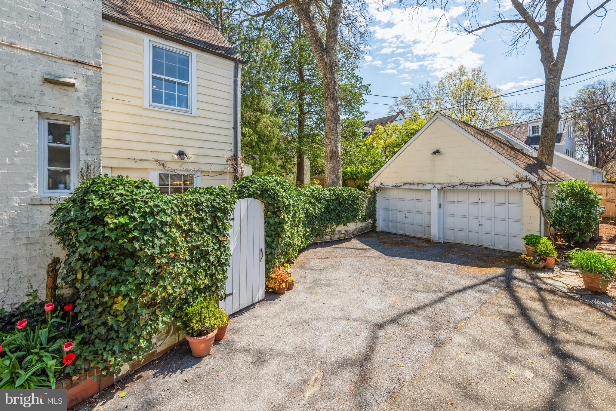 CHEVY CHASE VILLAGE - Residential