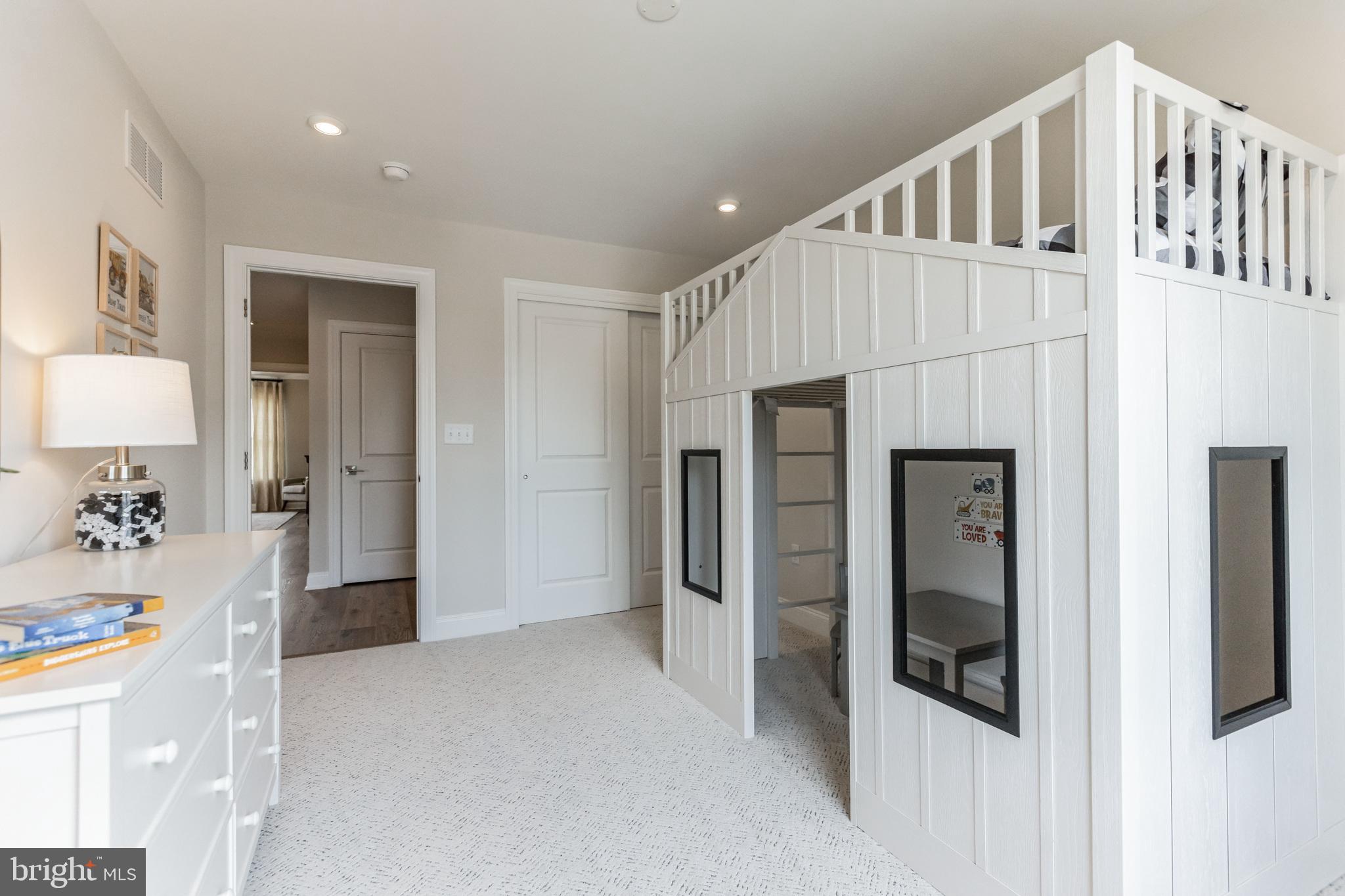 MASON SQUARE - Residential