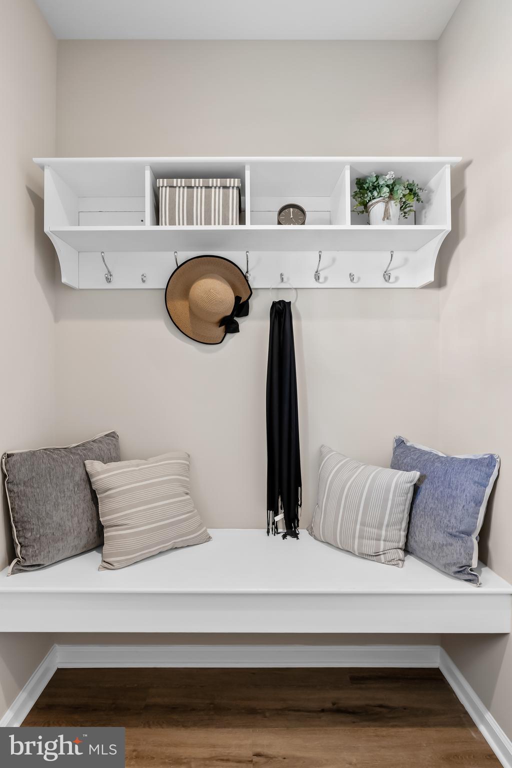 385 N TUCKAHOE ROAD 960 WOODVIEW COURT