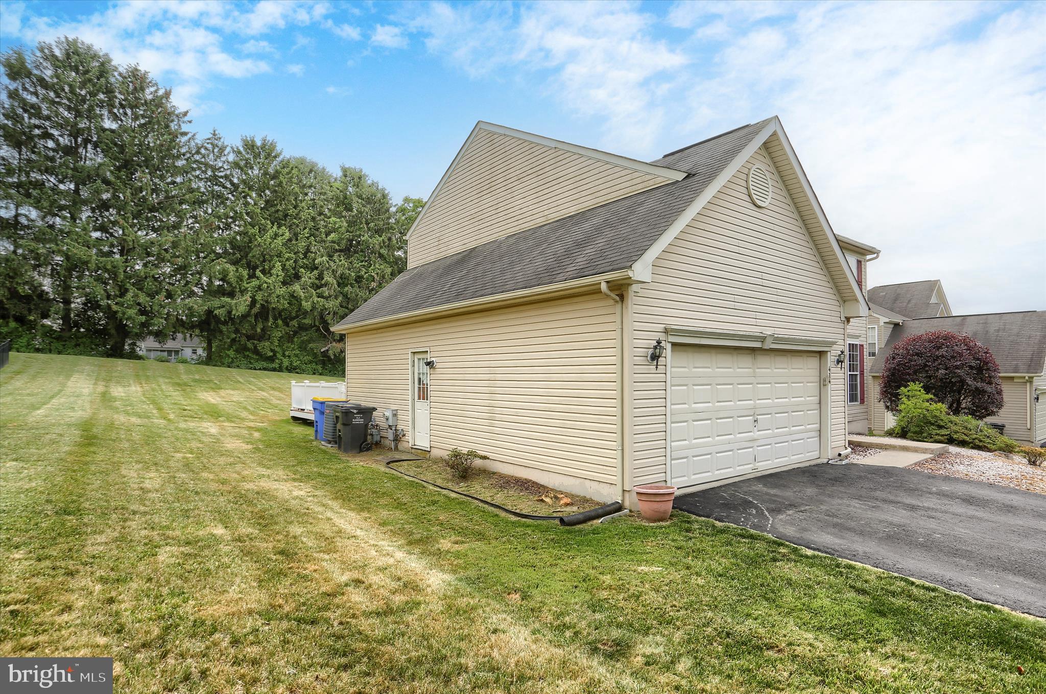 414 FLAGSTONE CIRCLE