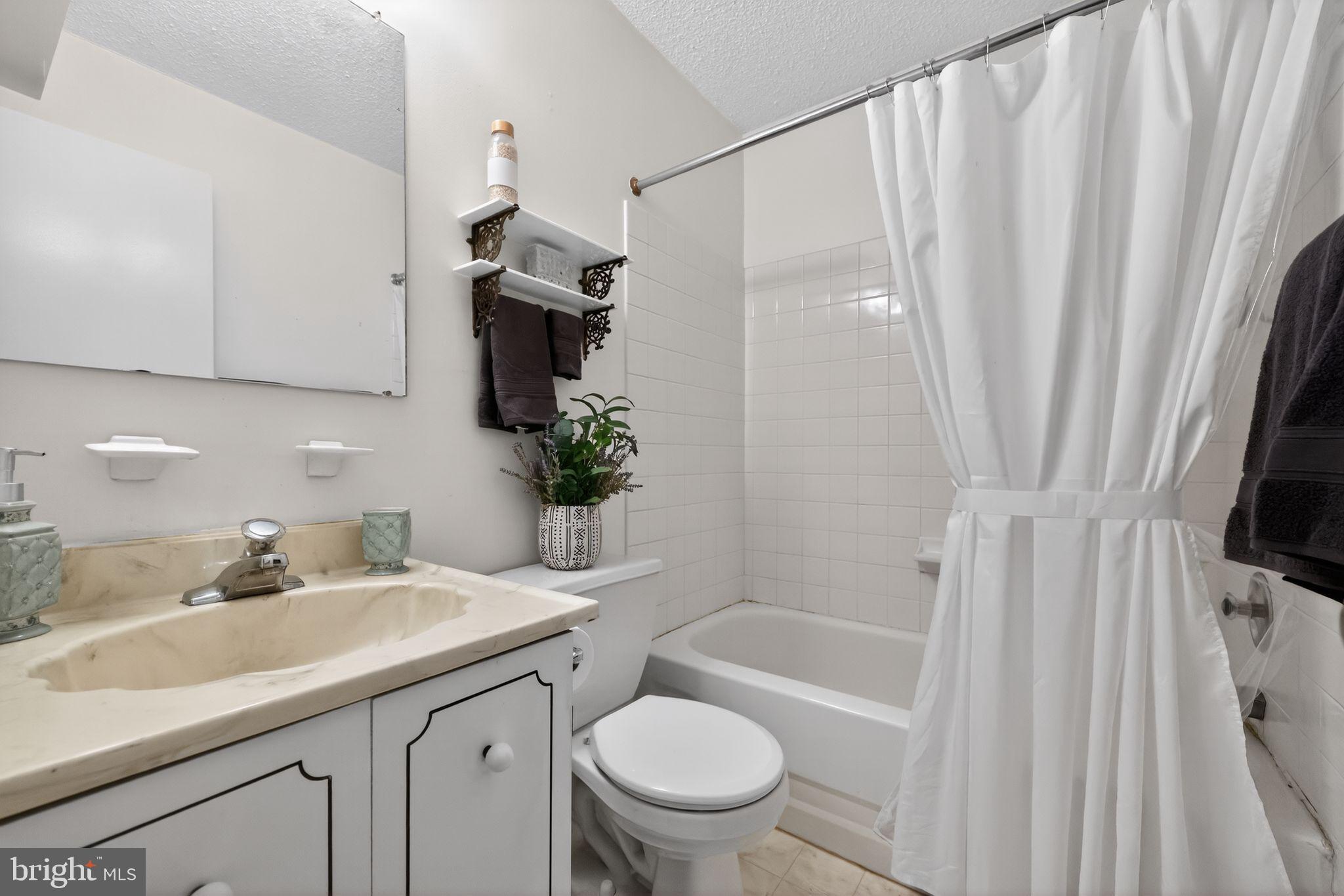 SUMMIT HOUSE - Residential