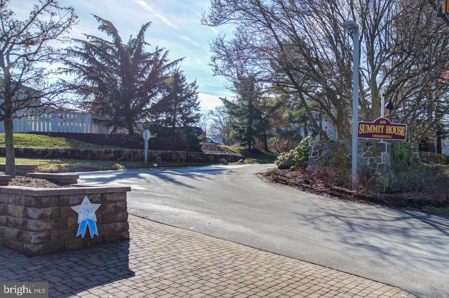 SUMMIT HOUSE - Residential