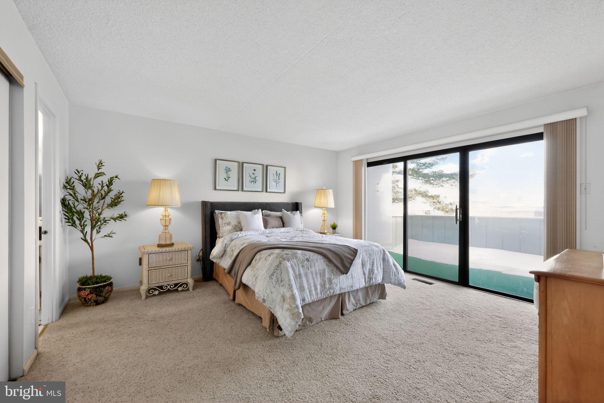 SUMMIT HOUSE - Residential