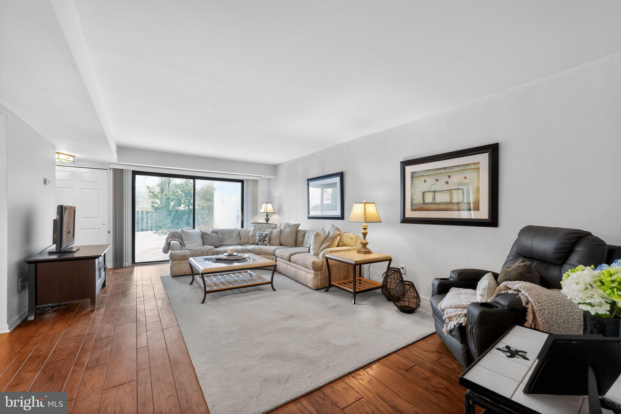 SUMMIT HOUSE - Residential