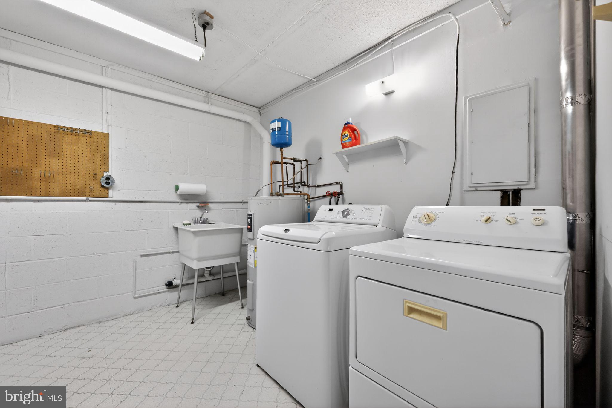 SUMMIT HOUSE - Residential