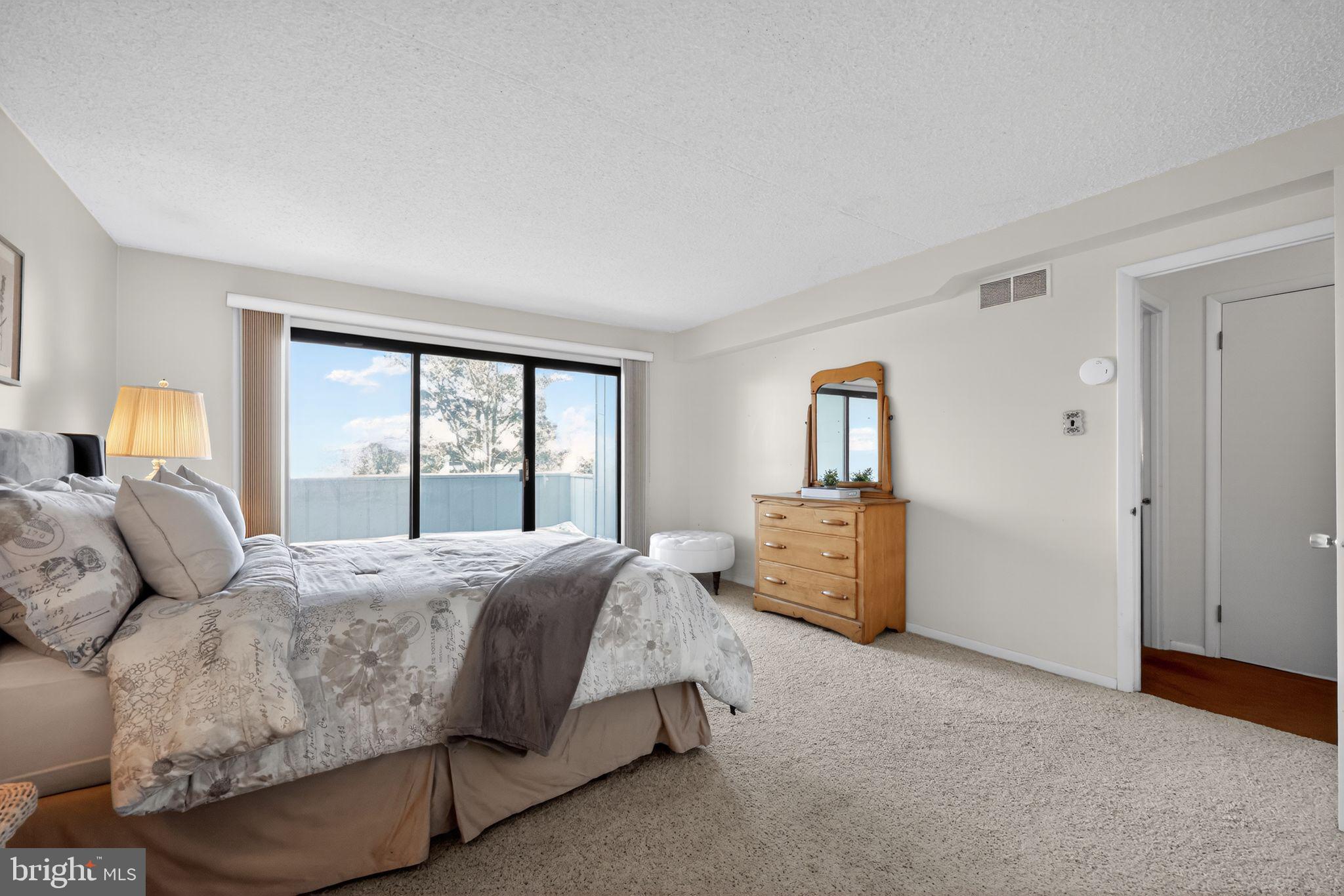 SUMMIT HOUSE - Residential