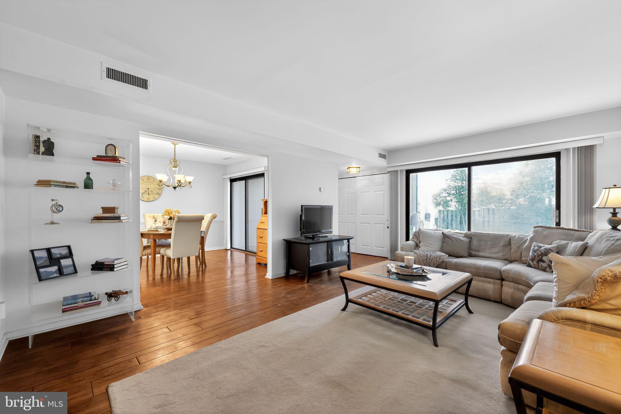 SUMMIT HOUSE - Residential