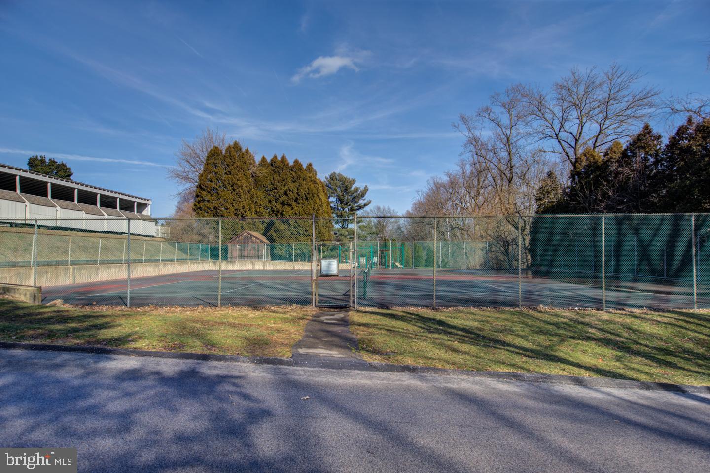 SUMMIT HOUSE - Residential