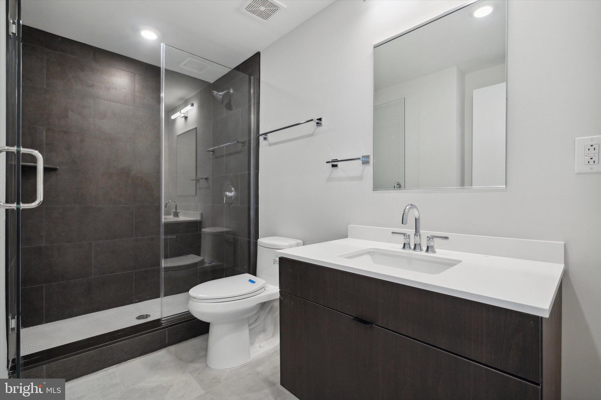 EAST FALLS - Residential Lease