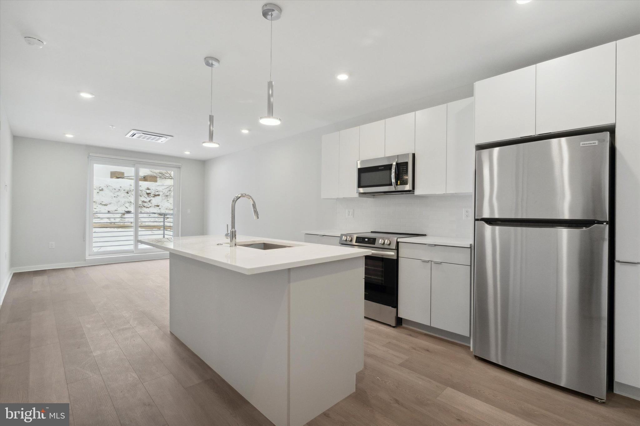 EAST FALLS - Residential Lease