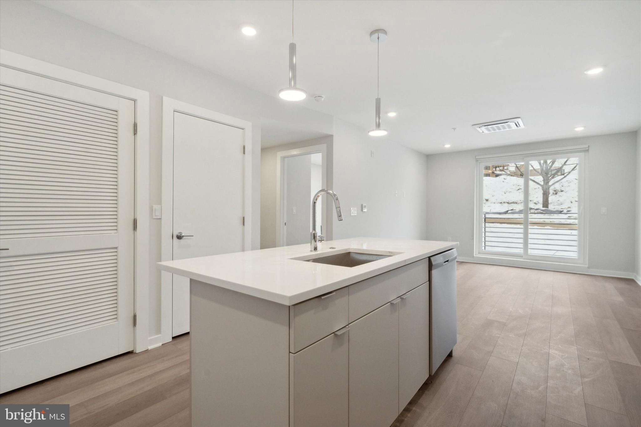 EAST FALLS - Residential Lease