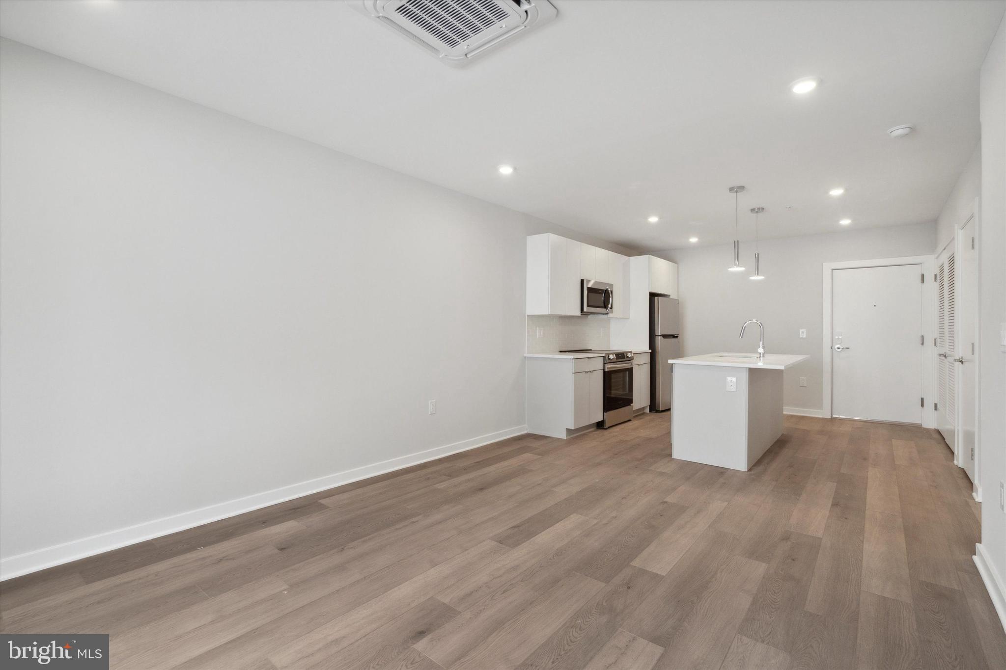 EAST FALLS - Residential Lease