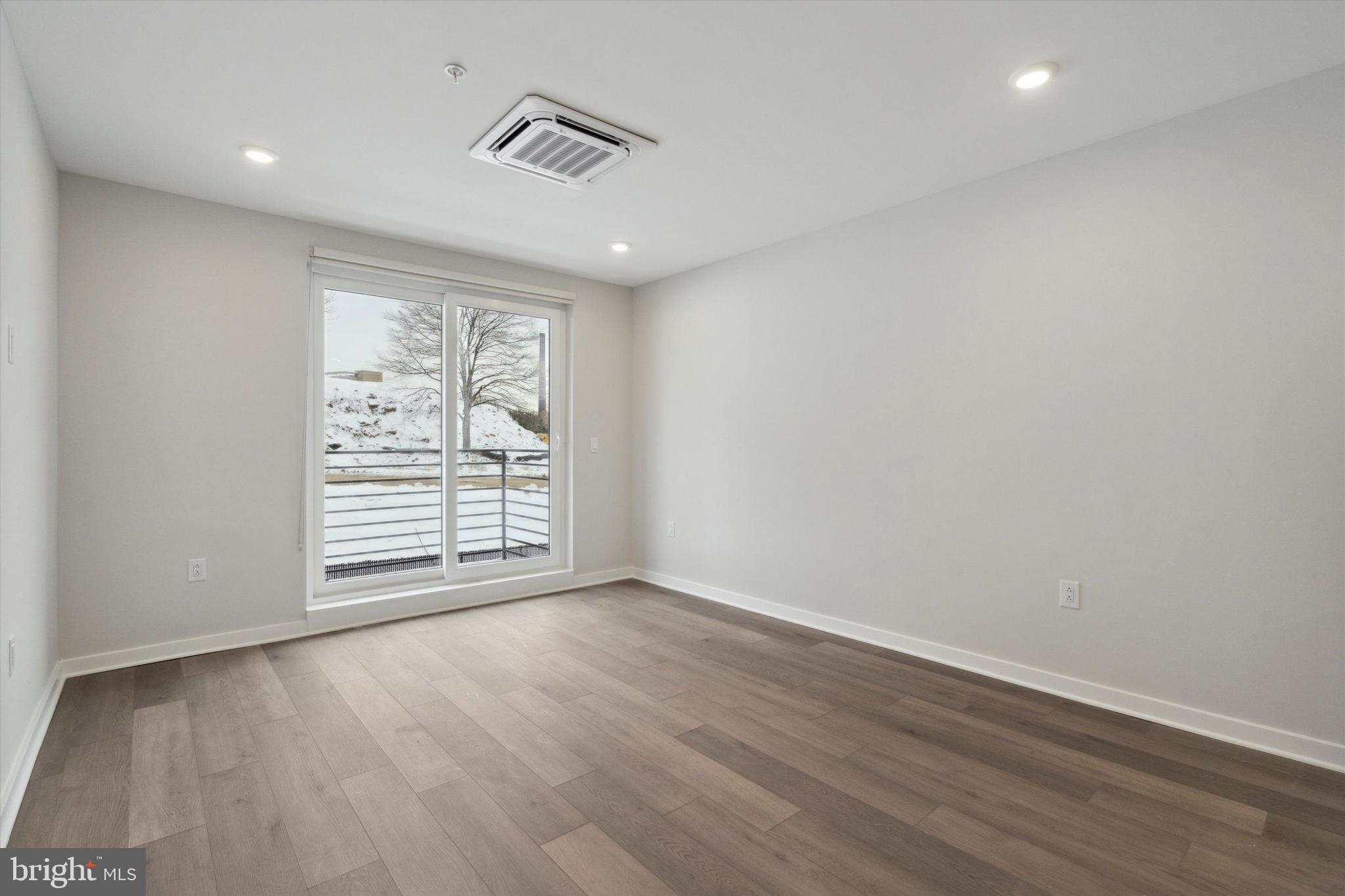 EAST FALLS - Residential Lease