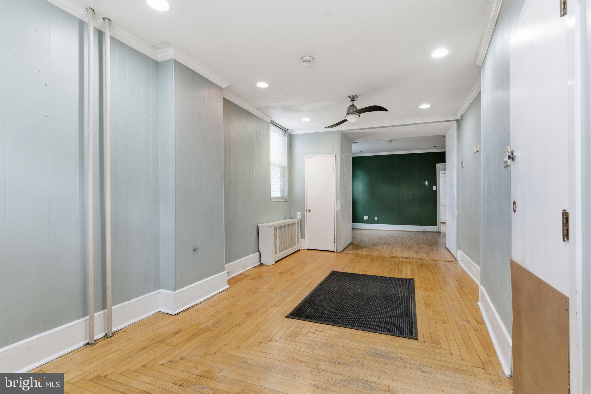 1337 E SNYDER AVENUE