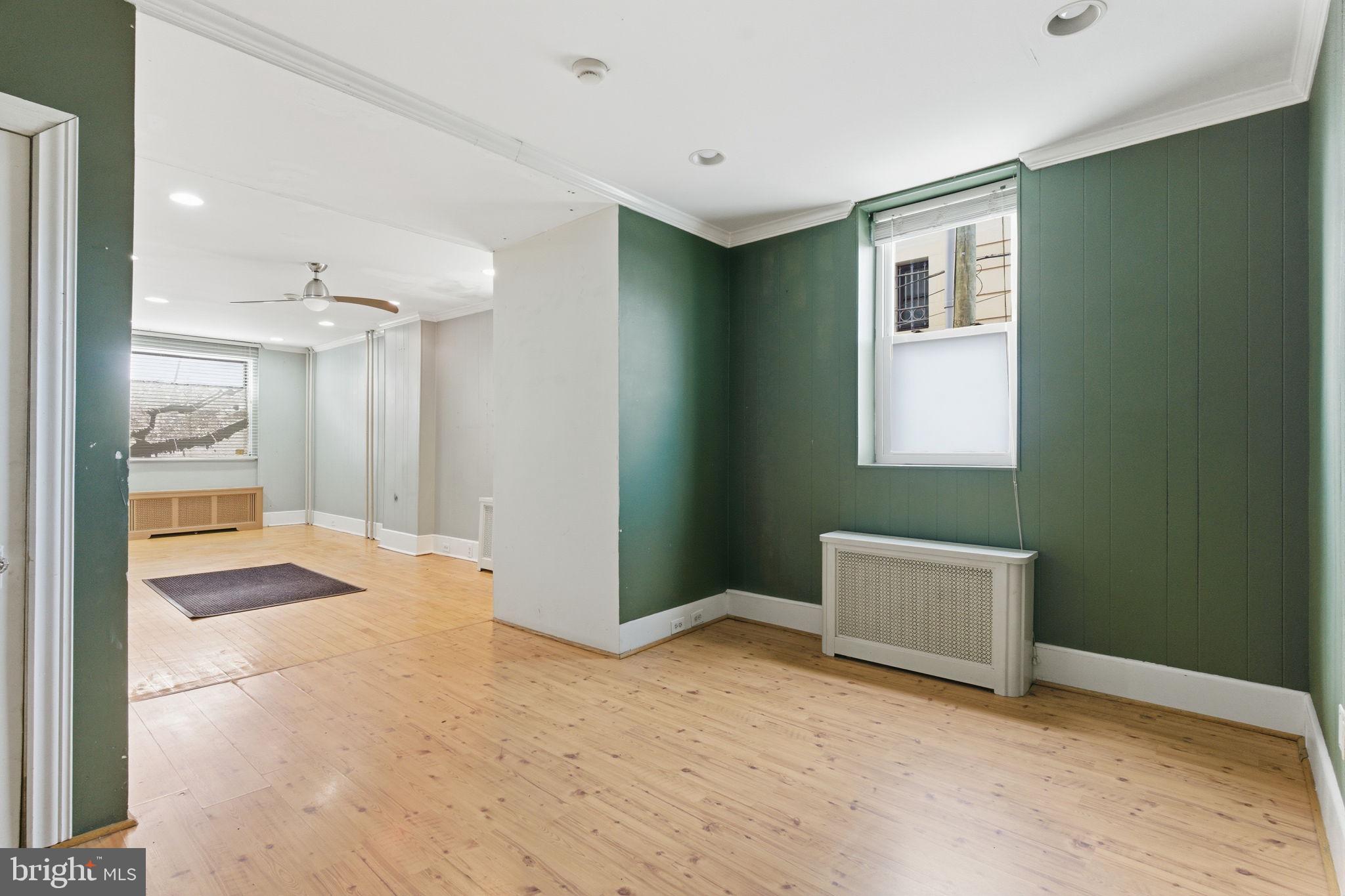 1337 E SNYDER AVENUE