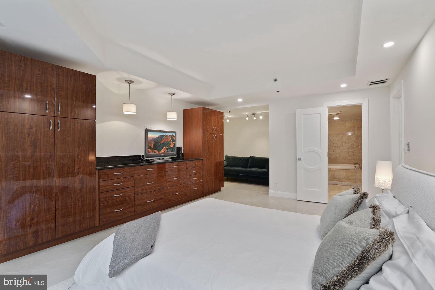 SOMERSET HOUSE - Residential Lease