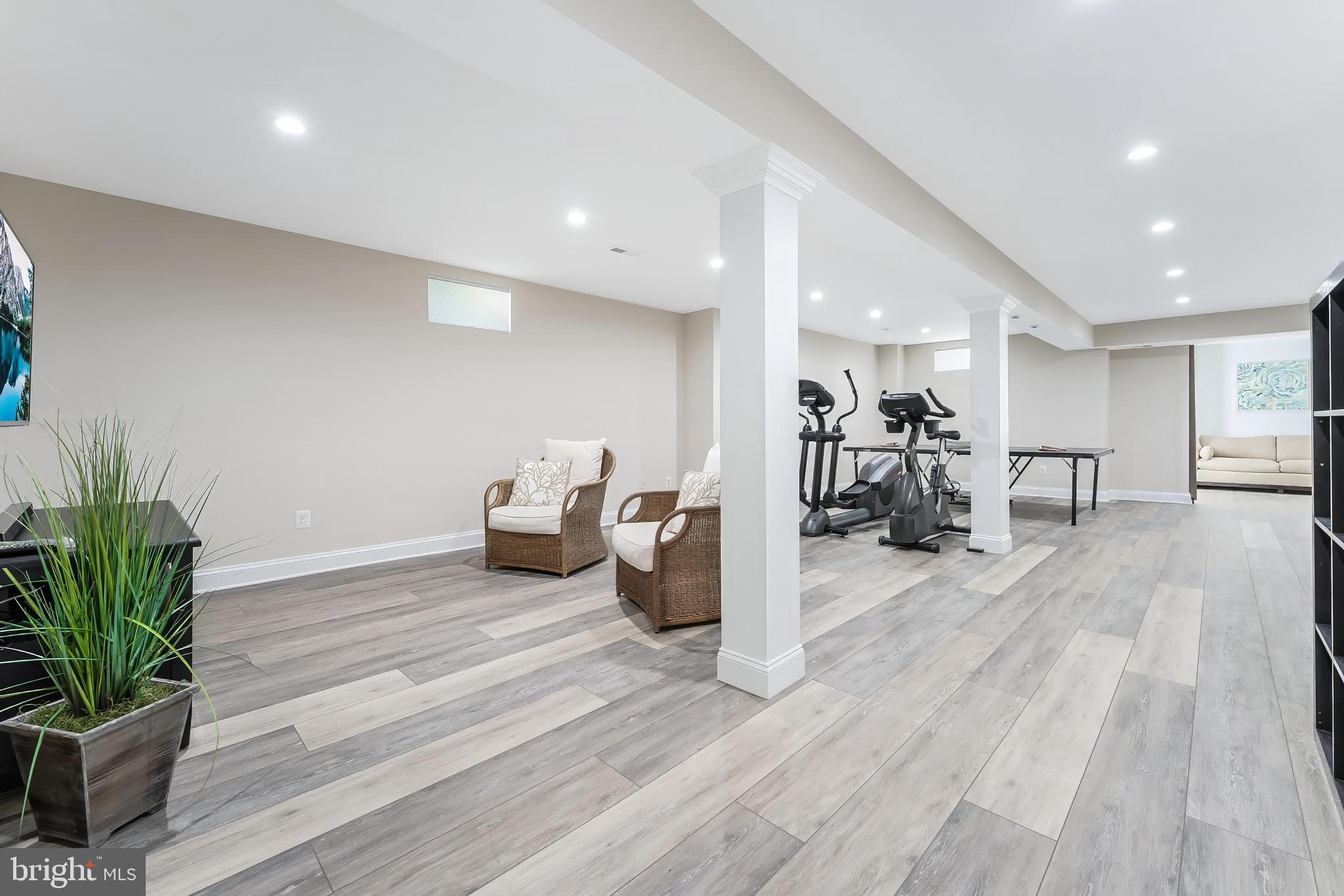 OAKTON WOODS - Residential