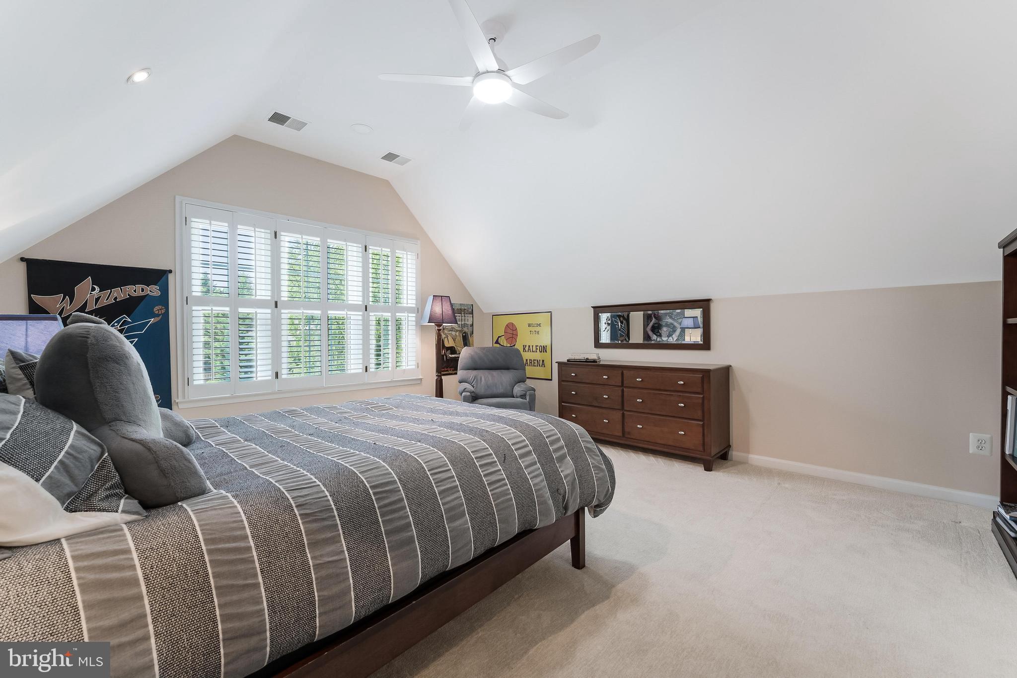 OAKTON WOODS - Residential