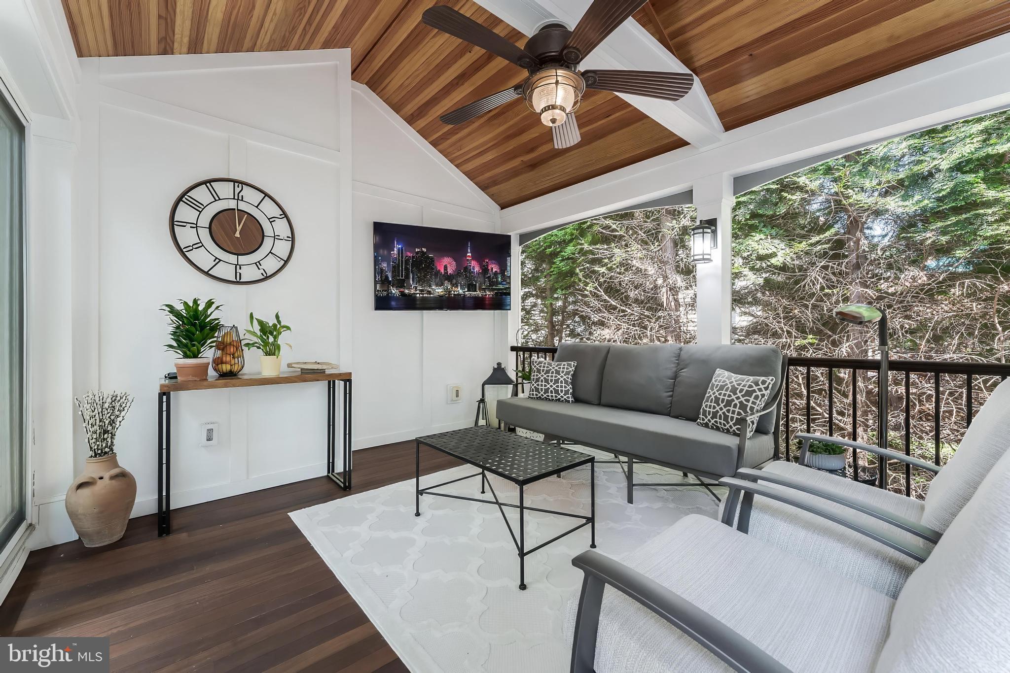 OAKTON WOODS - Residential