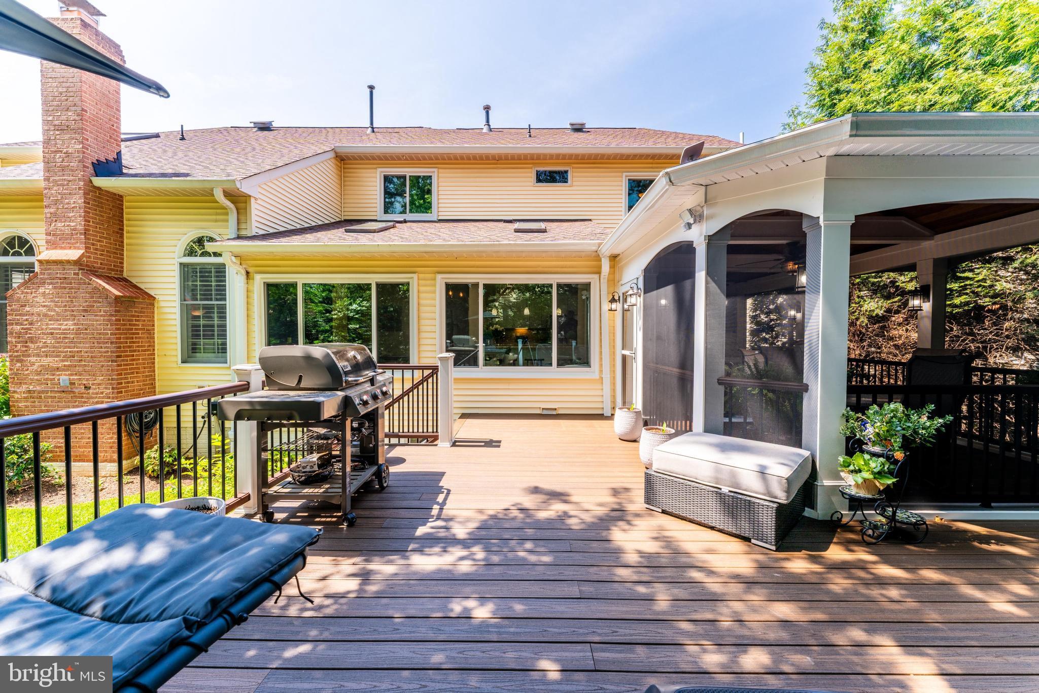 OAKTON WOODS - Residential