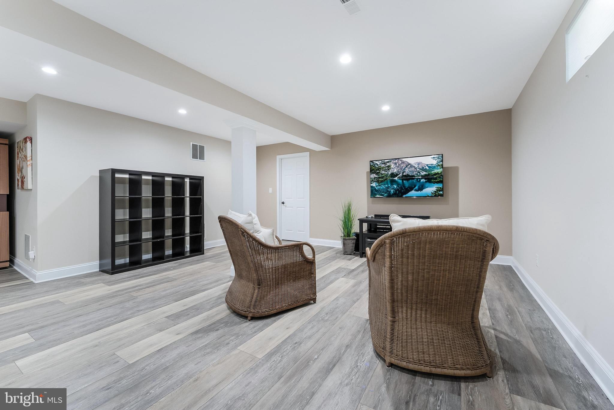 OAKTON WOODS - Residential