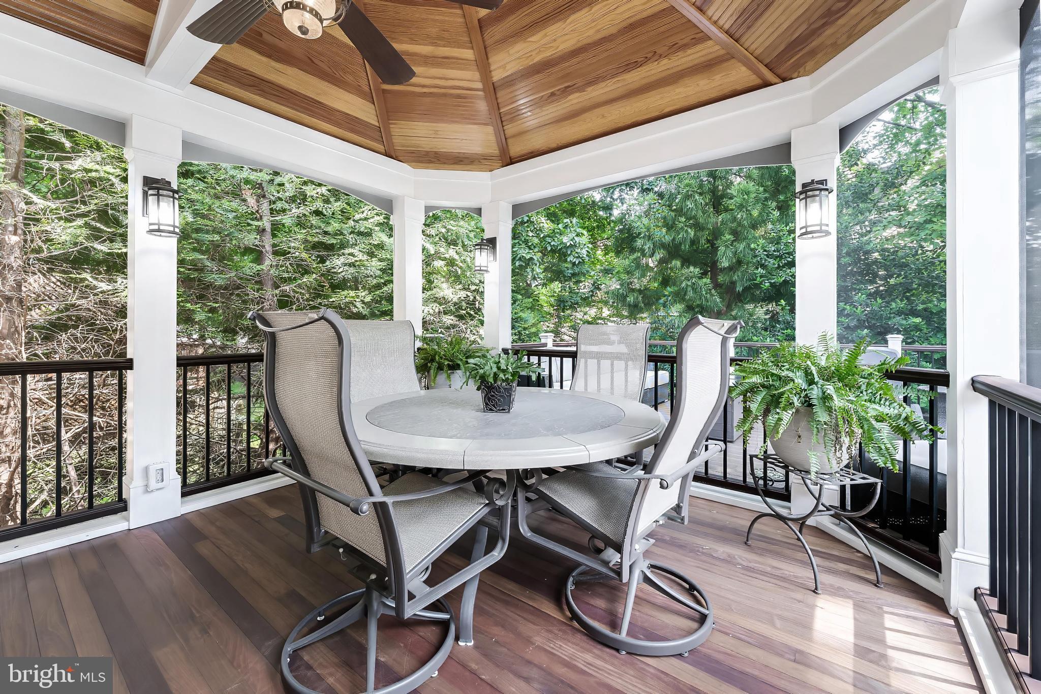 OAKTON WOODS - Residential