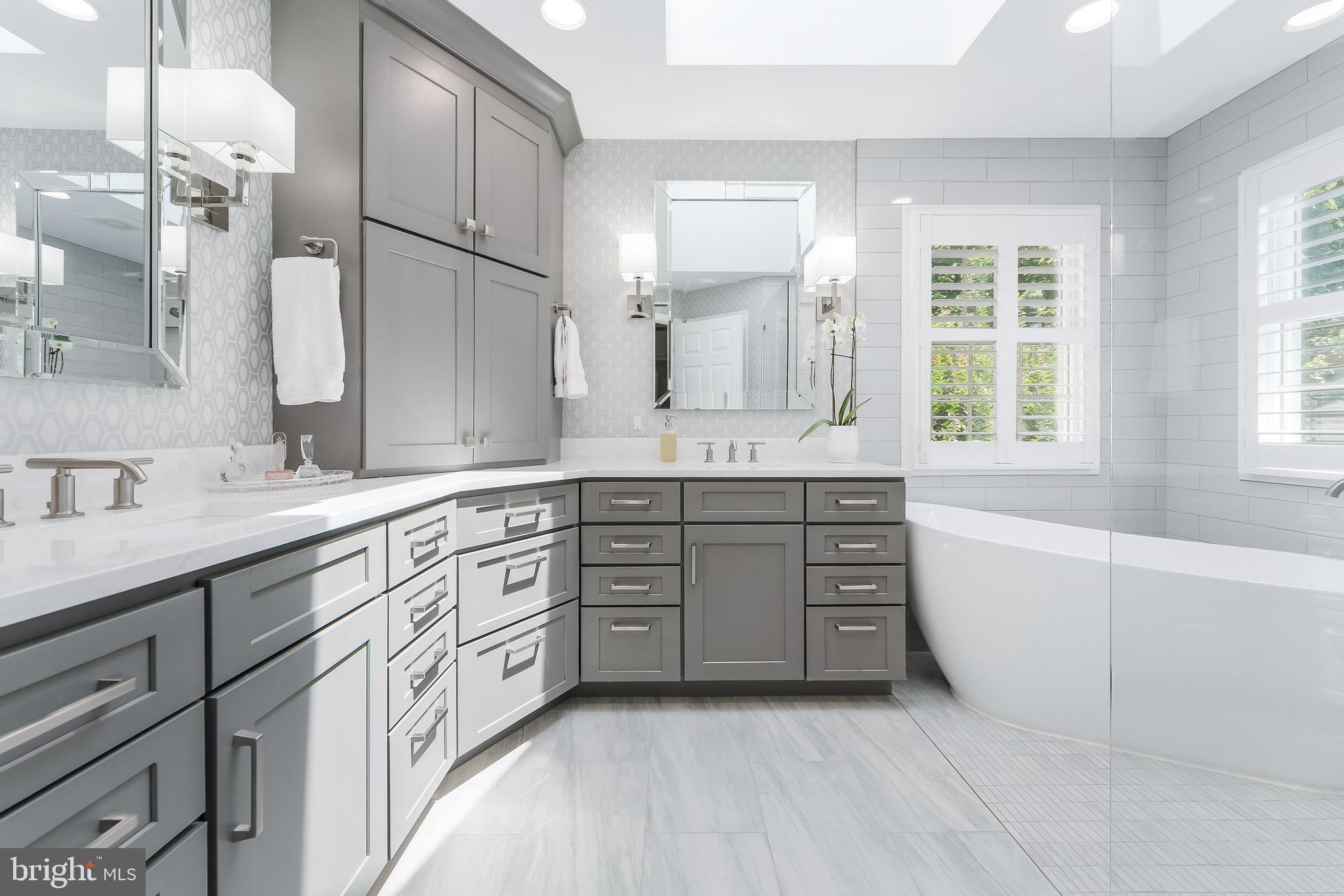 OAKTON WOODS - Residential