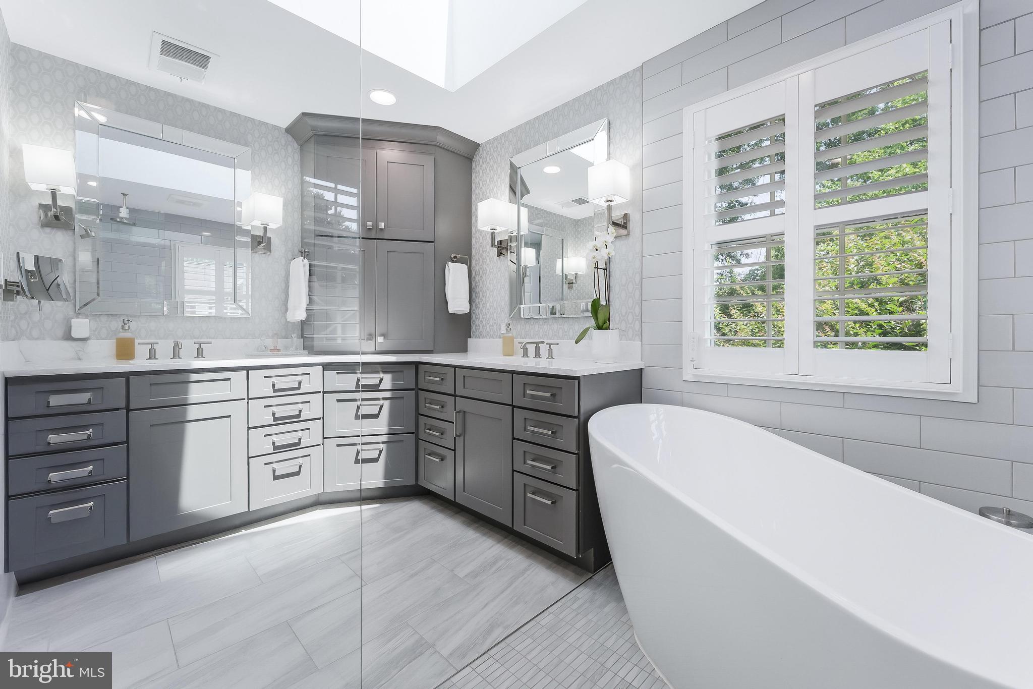 OAKTON WOODS - Residential