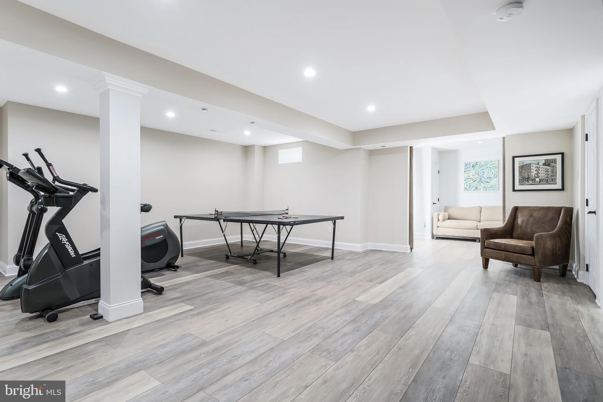 OAKTON WOODS - Residential