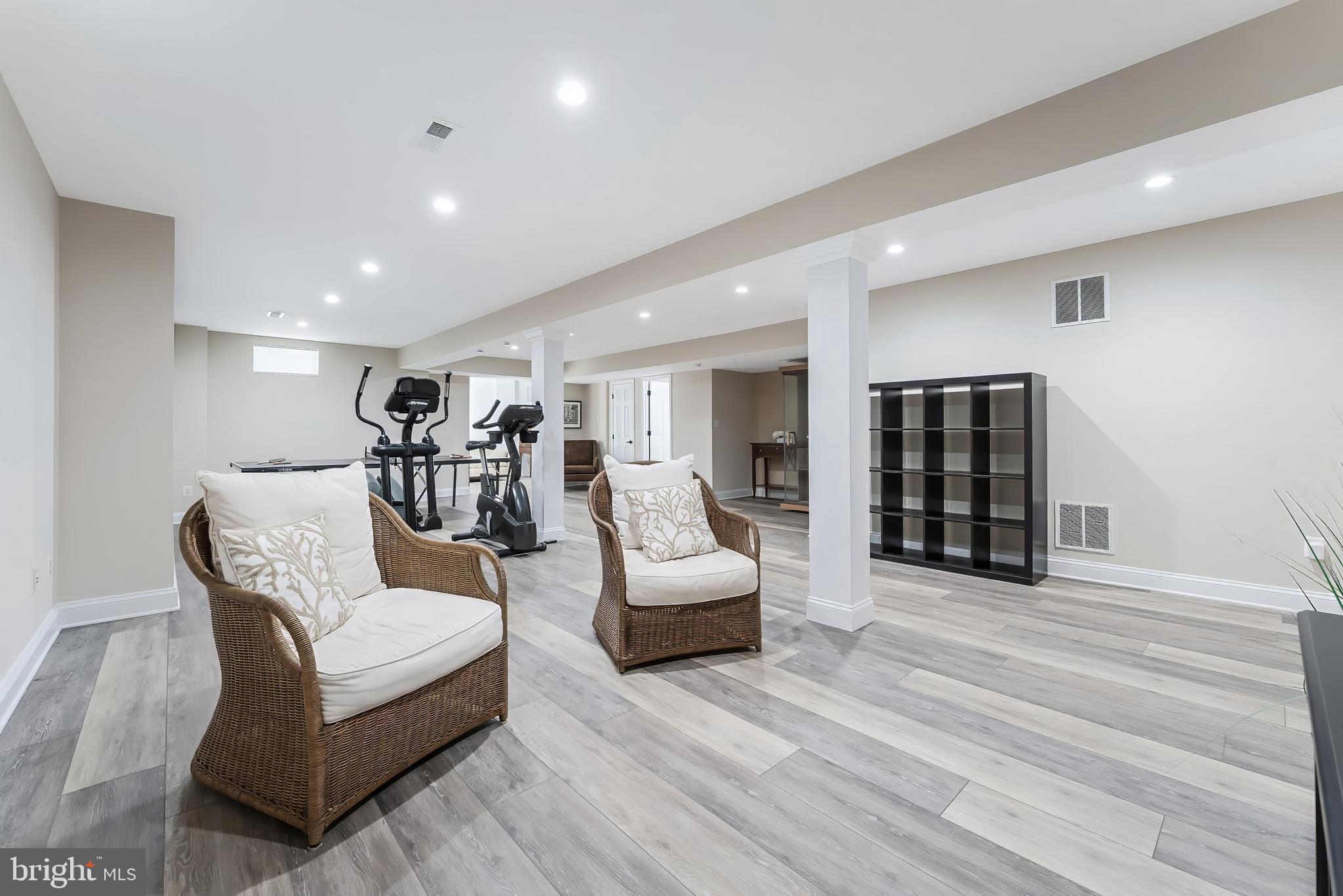 OAKTON WOODS - Residential