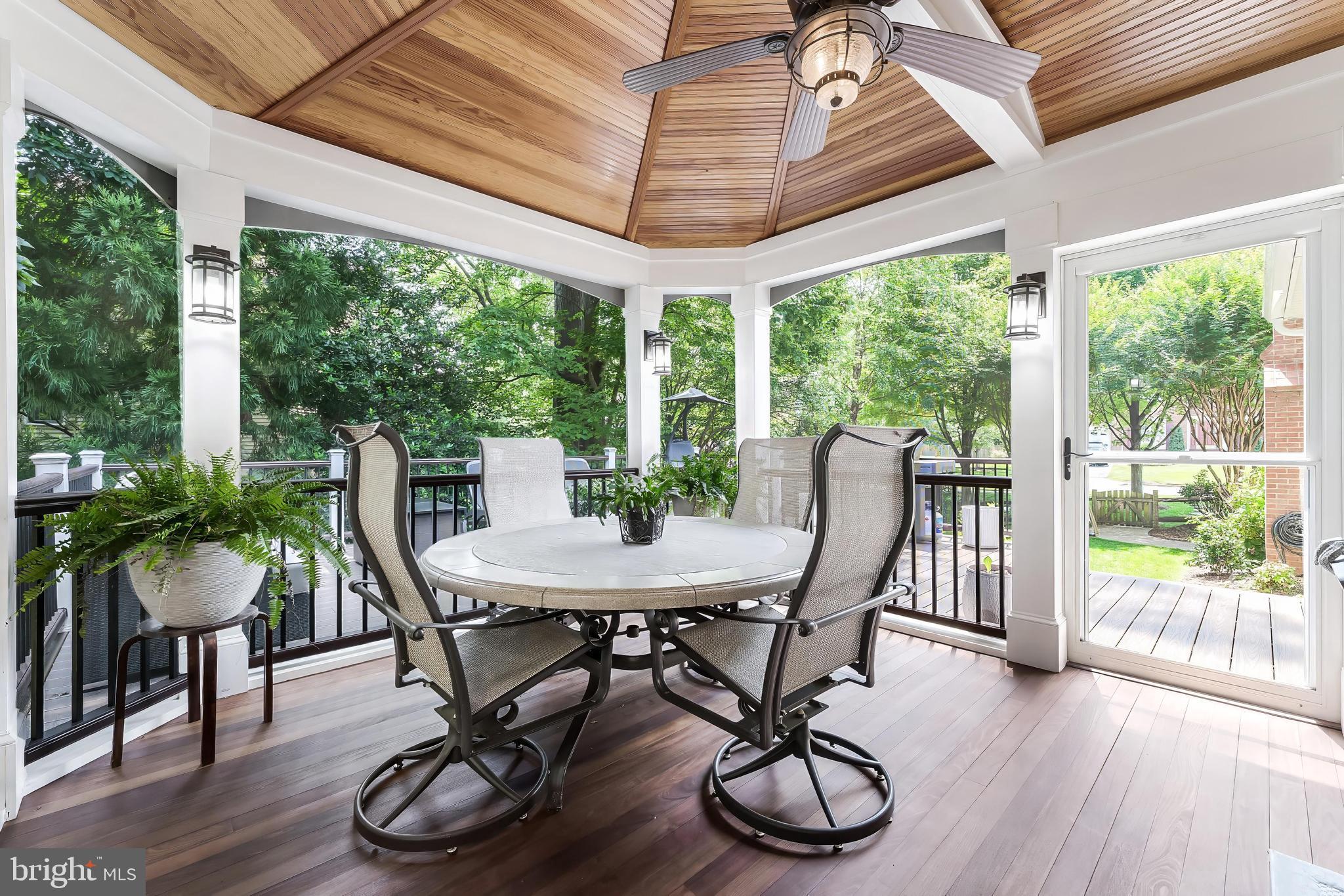 OAKTON WOODS - Residential