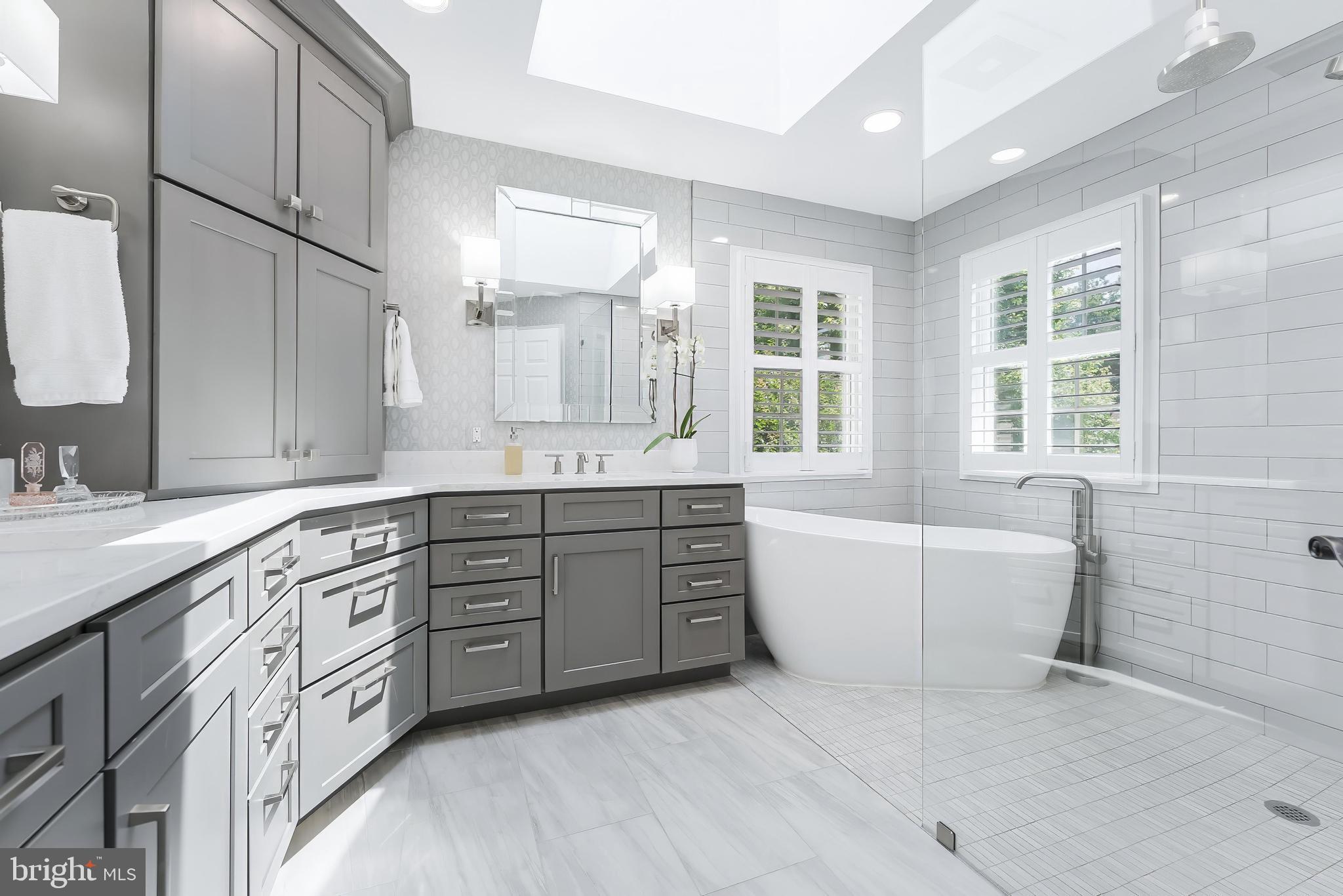 OAKTON WOODS - Residential