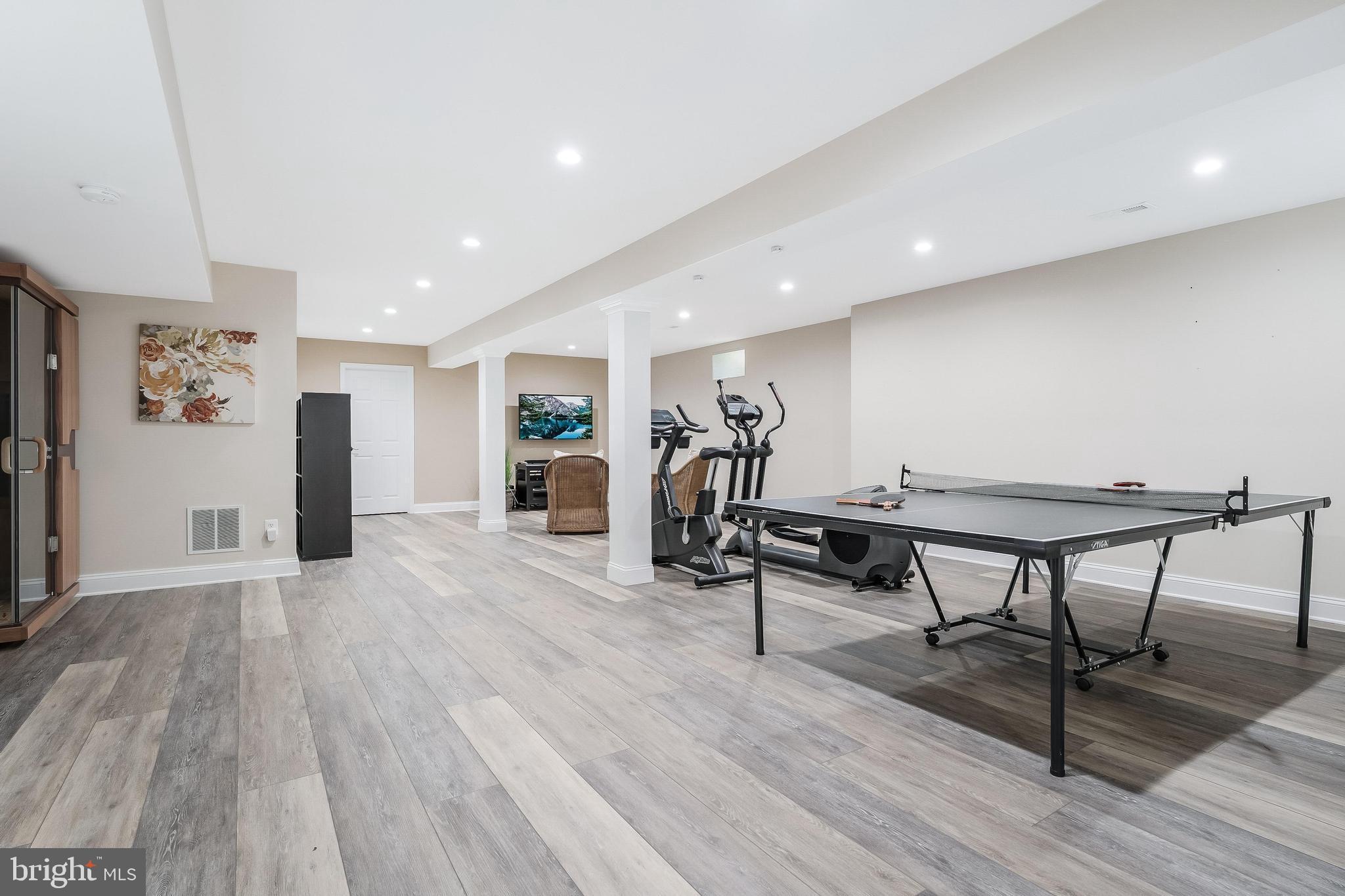 OAKTON WOODS - Residential