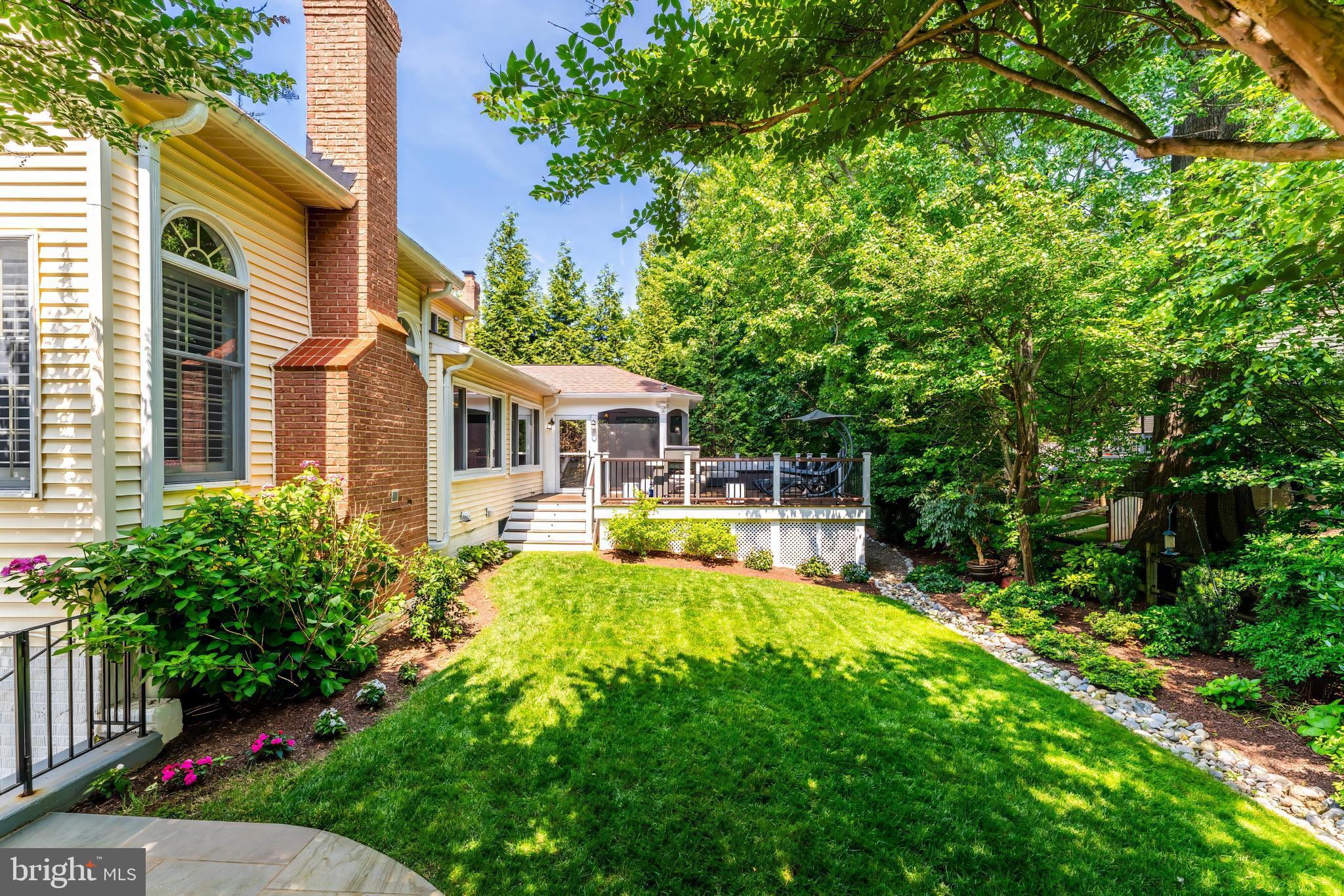 OAKTON WOODS - Residential