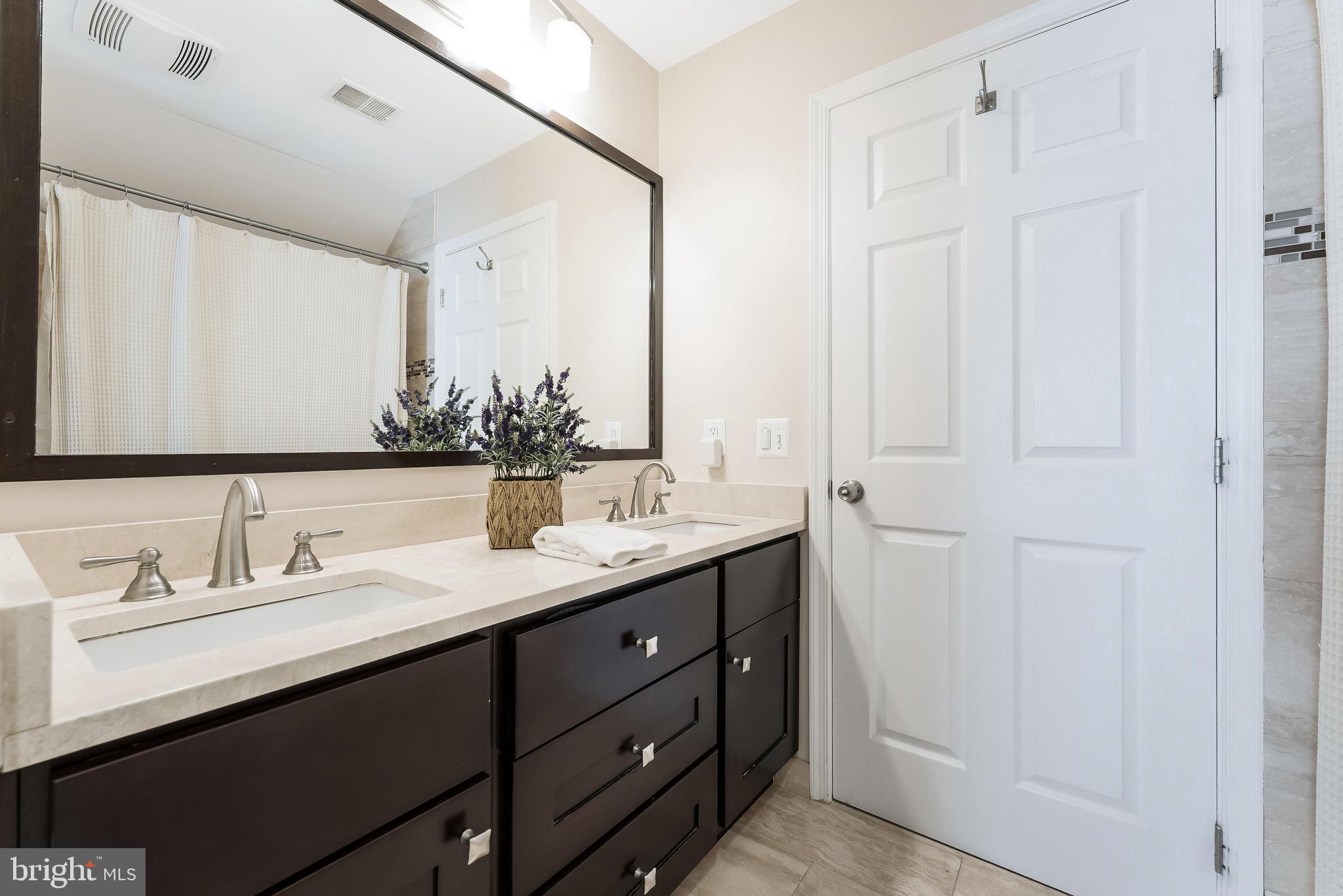 OAKTON WOODS - Residential