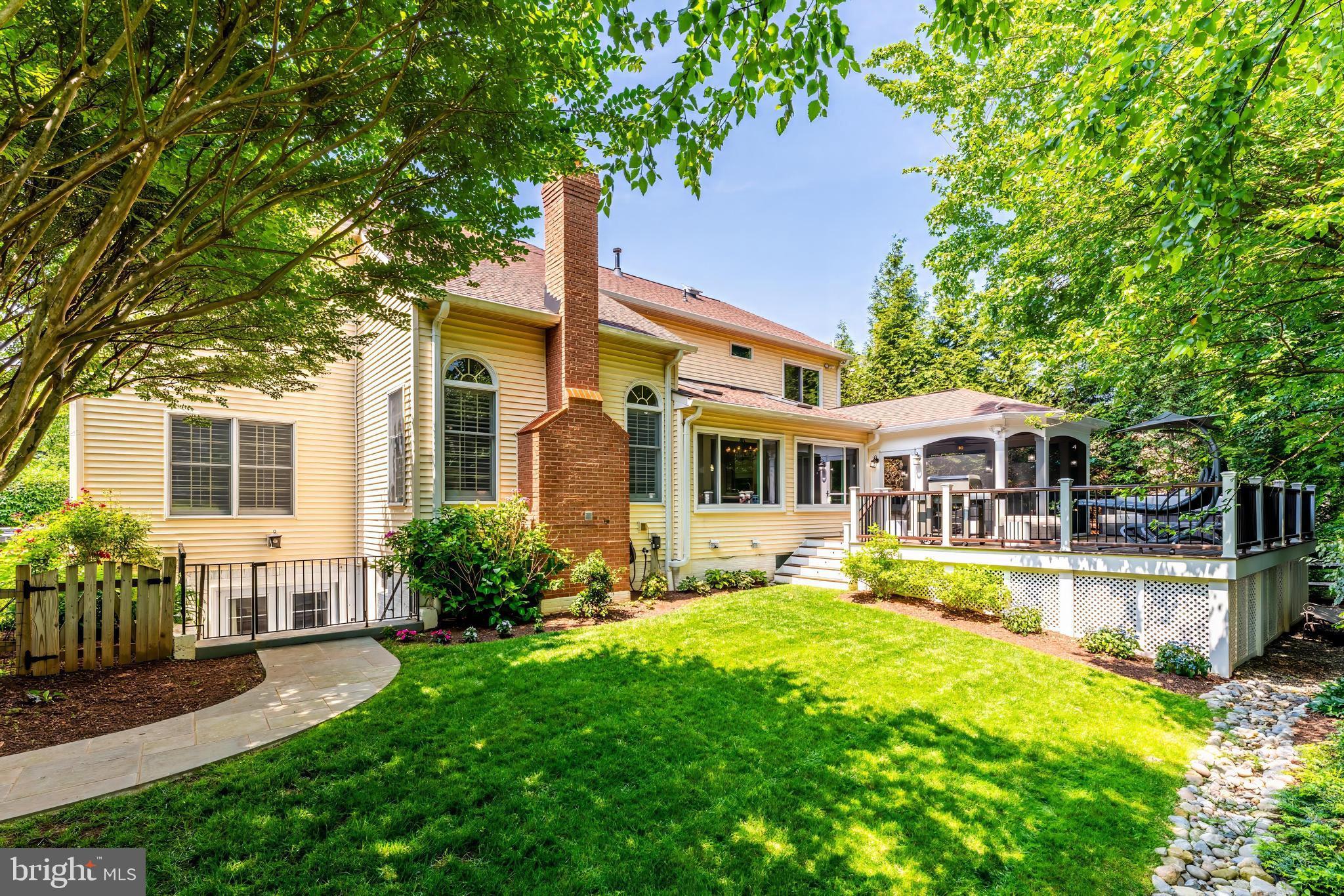 OAKTON WOODS - Residential