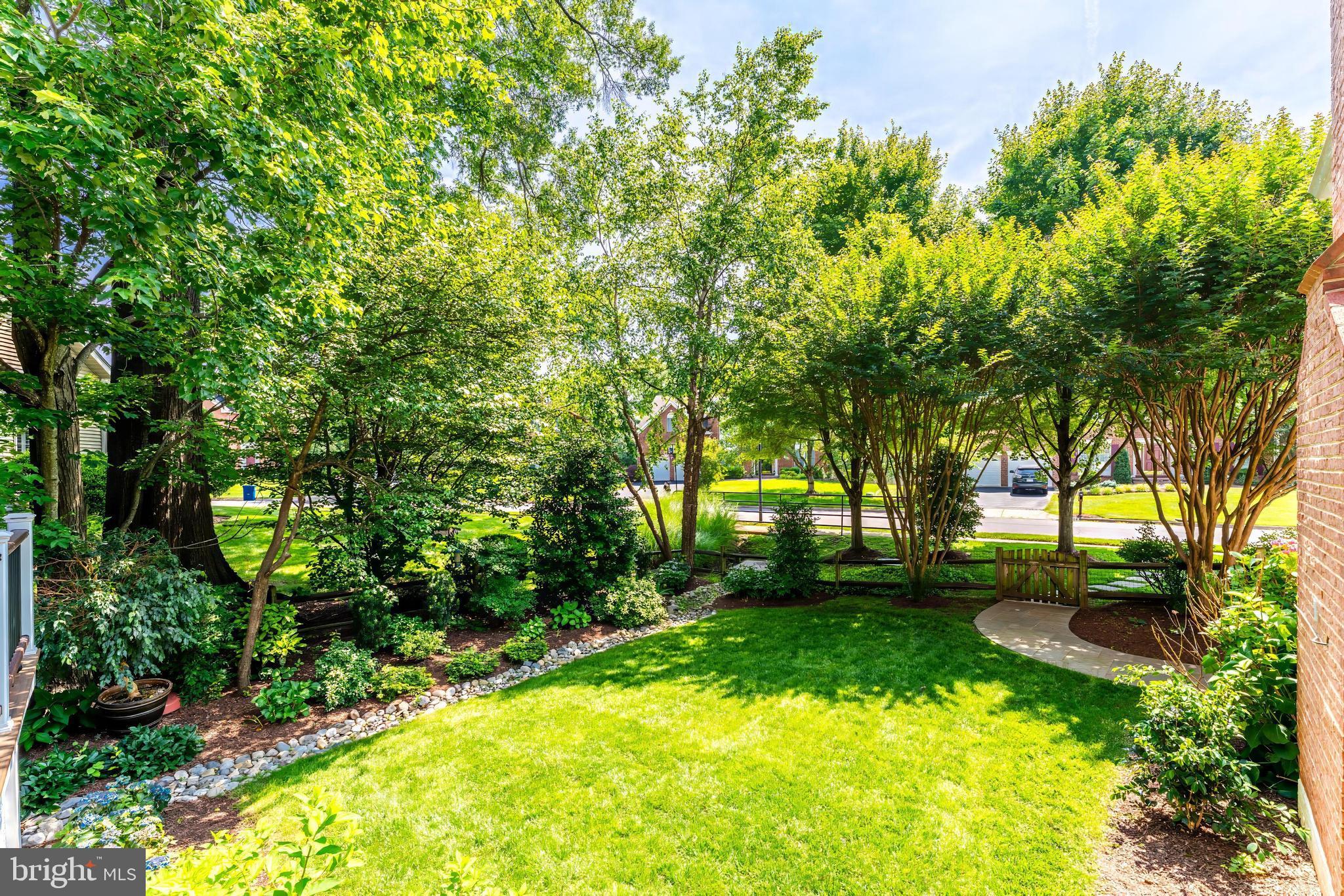 OAKTON WOODS - Residential