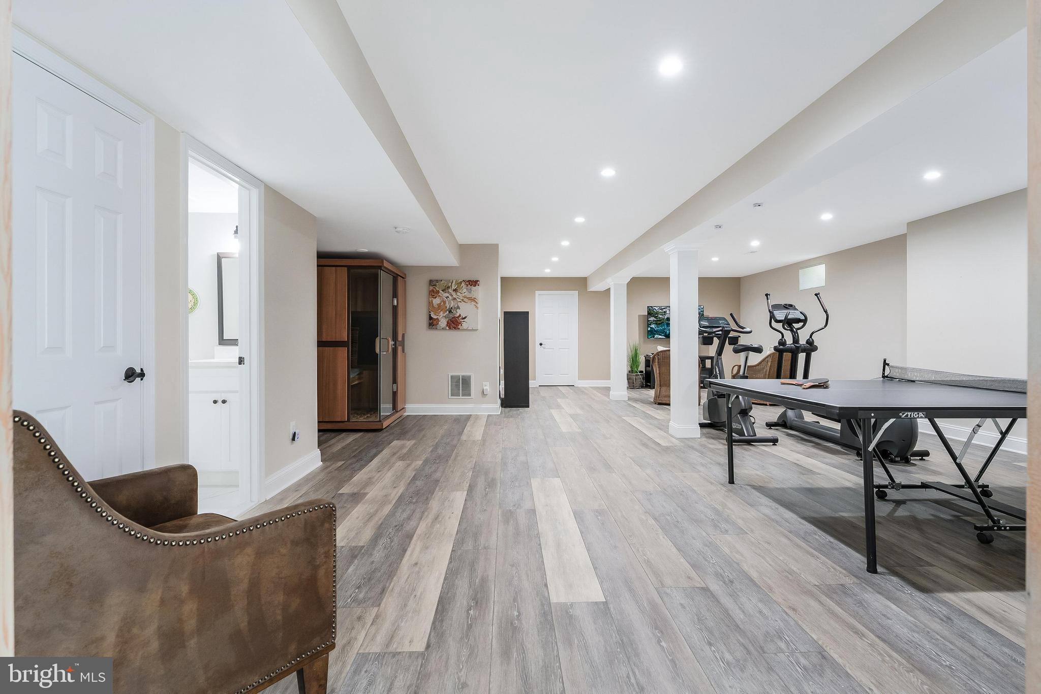 OAKTON WOODS - Residential