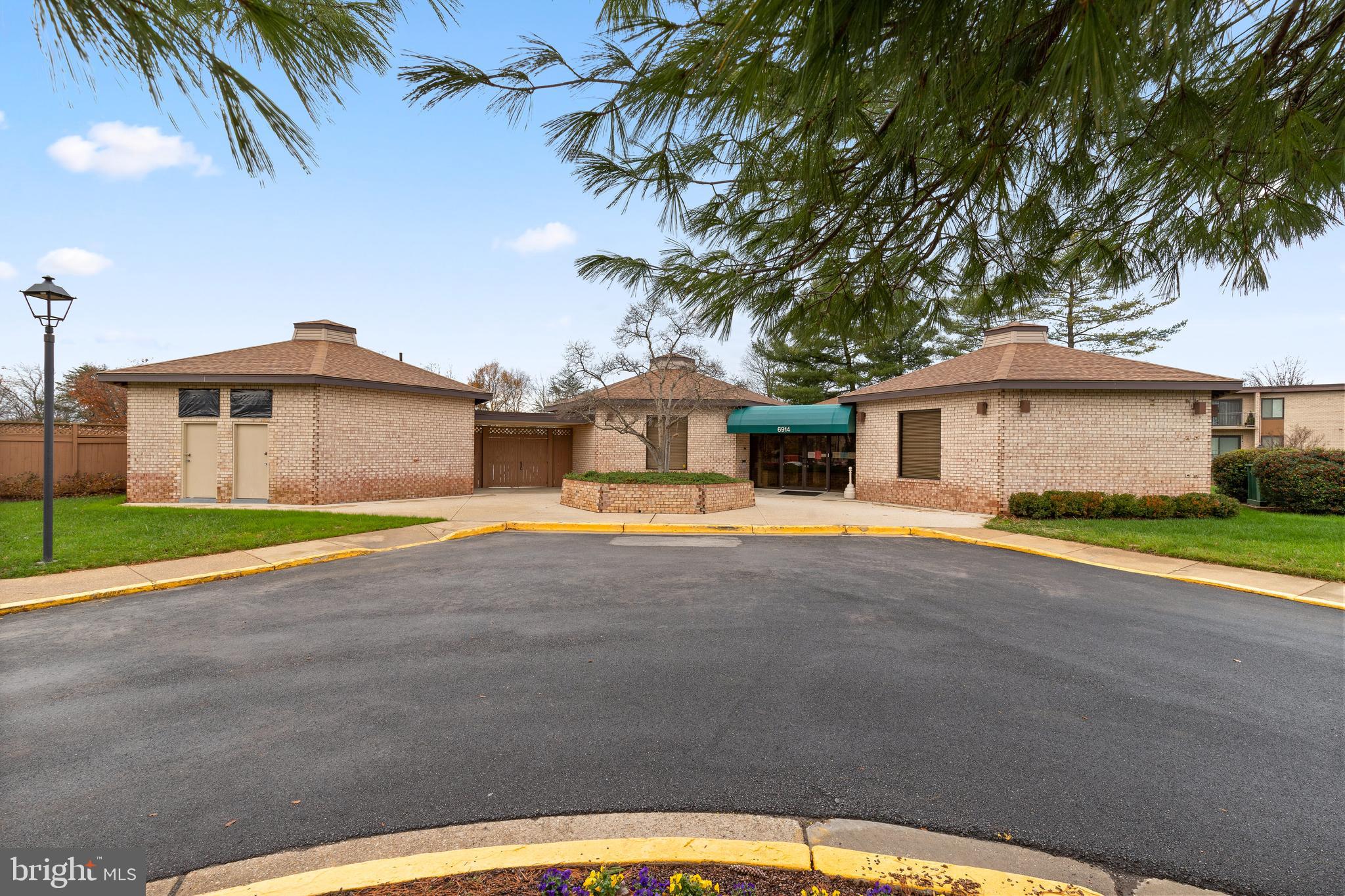 HUNTING RIDGE CONDOMINIUM - Residential