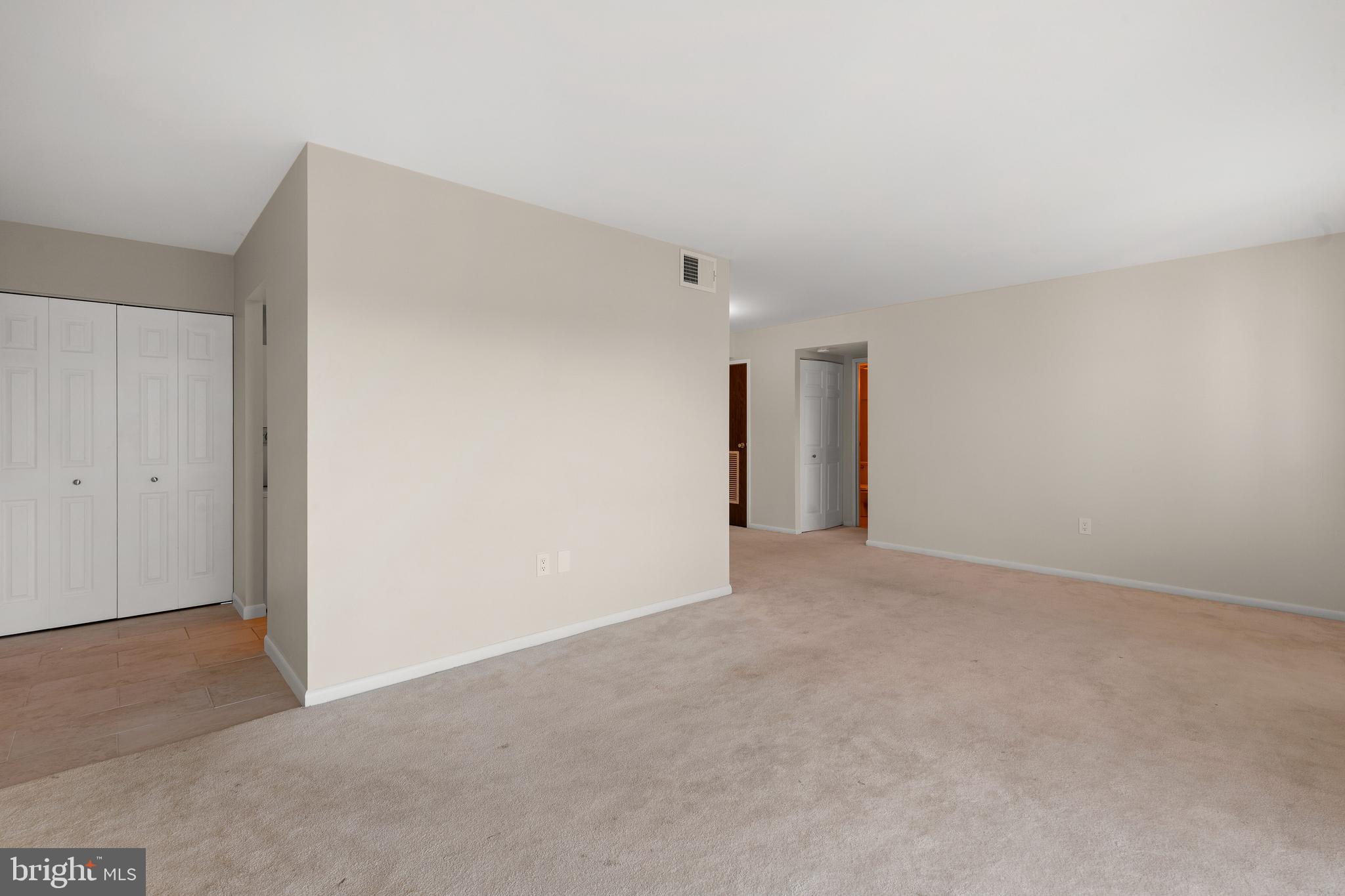 HUNTING RIDGE CONDOMINIUM - Residential