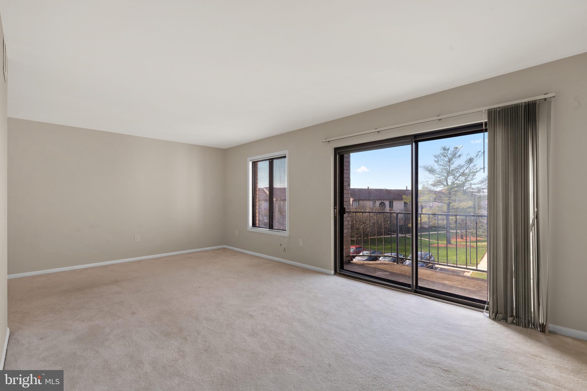 HUNTING RIDGE CONDOMINIUM - Residential