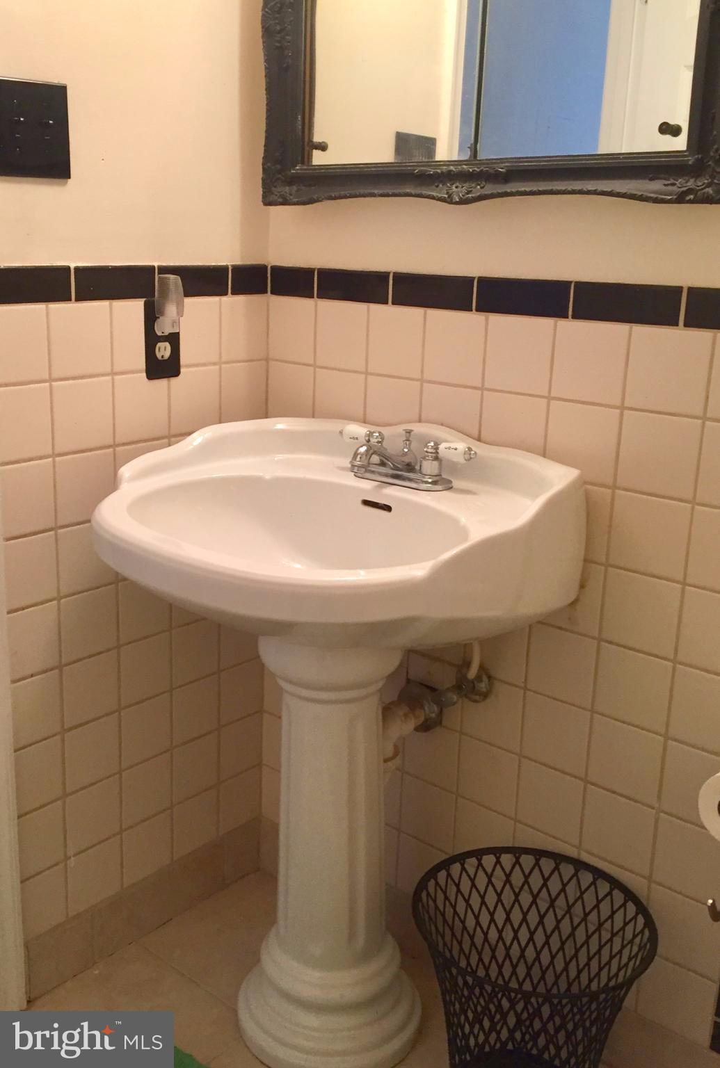 SUMMERTREE CONDO APTS - Residential